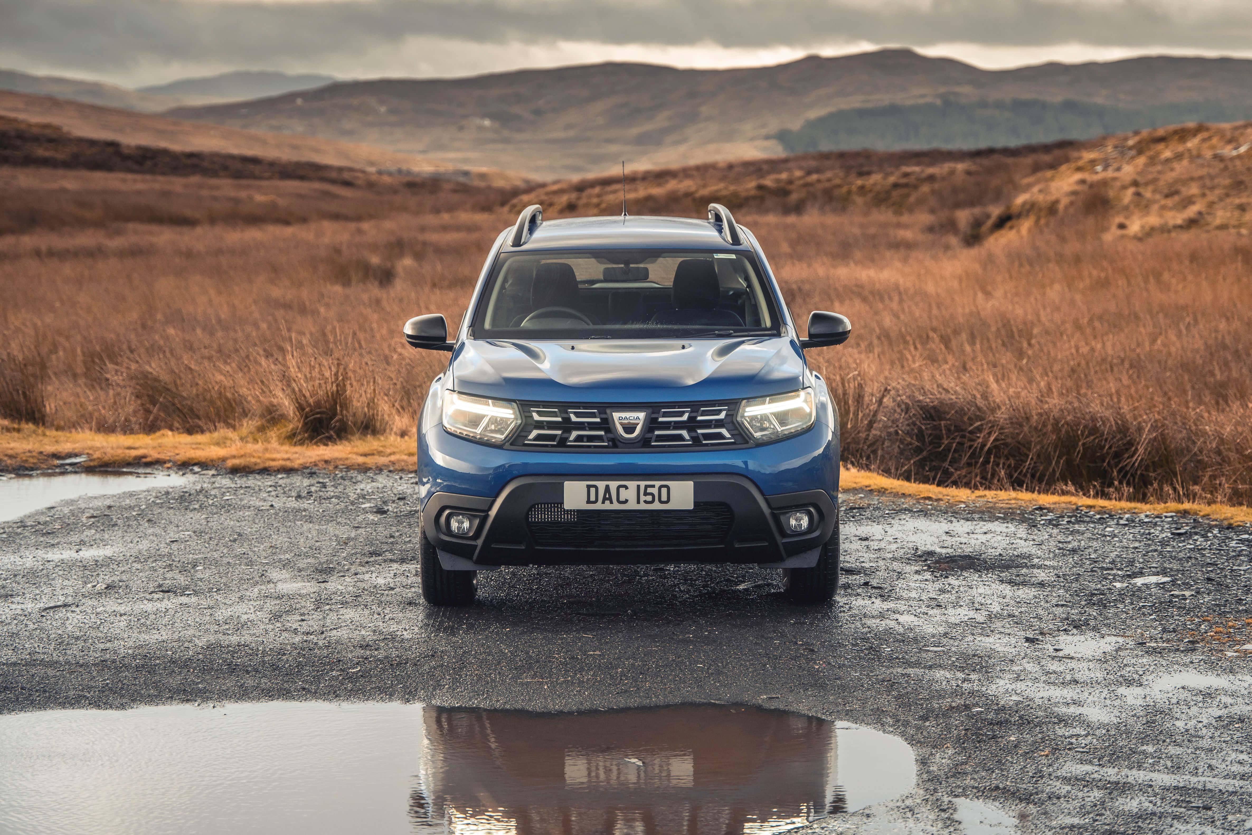 Dacia Duster, blue, wet road, 4K Desktop Wallpaper