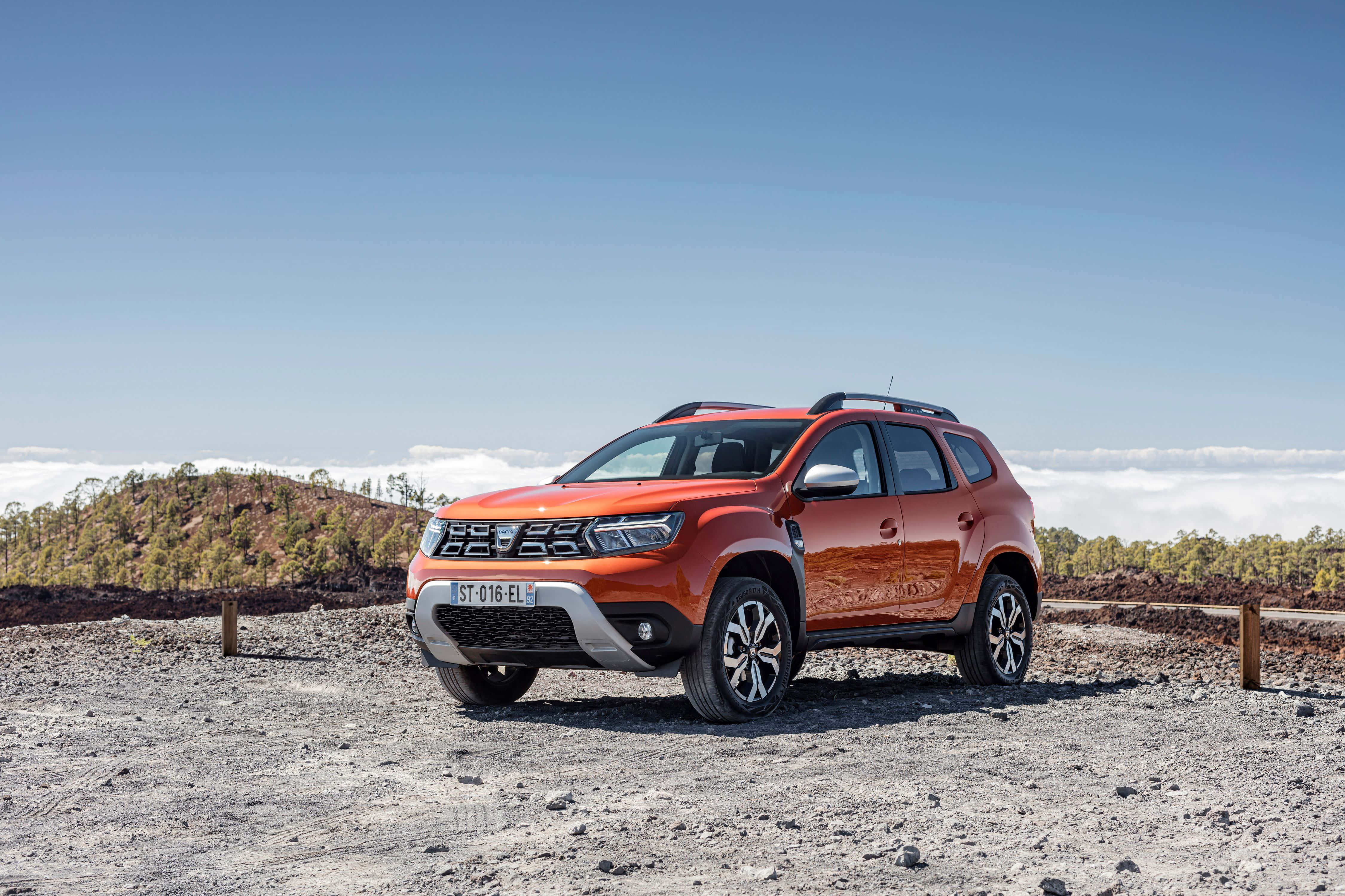 Dacia Duster, orange, gravel overlook, 4K Desktop Wallpaper