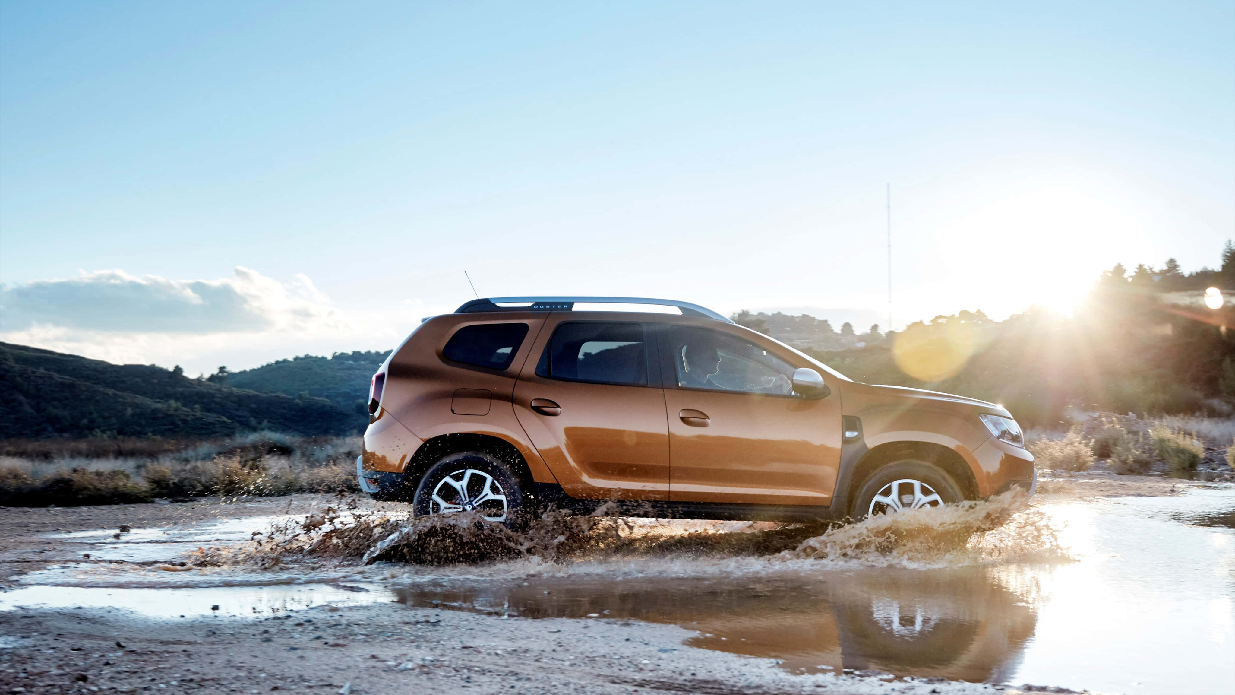 Dacia Duster, bronze, muddy puddle, 4K Desktop Wallpaper