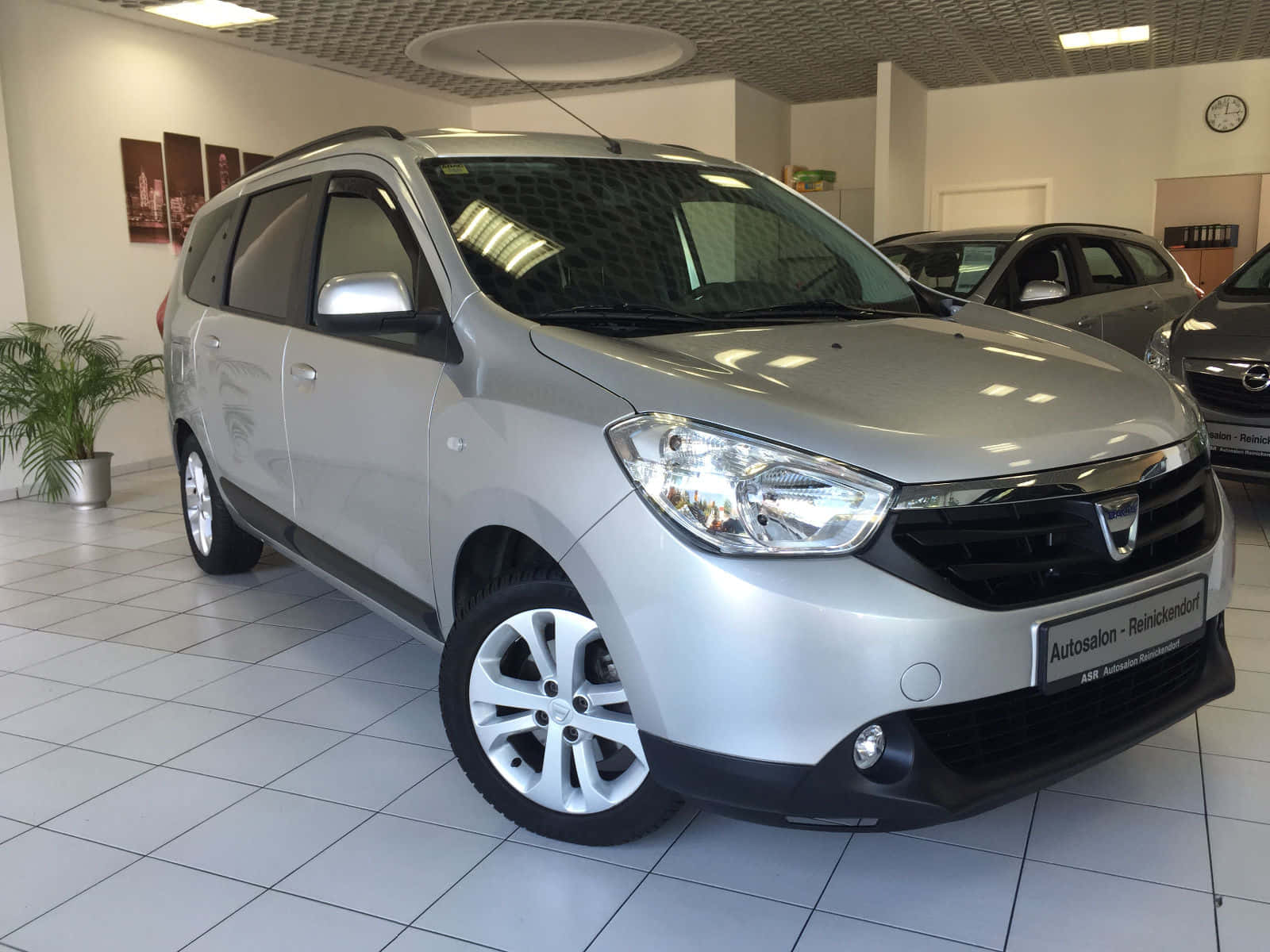 Dacia Lodgy, silver, showroom lights, HD Desktop Wallpaper