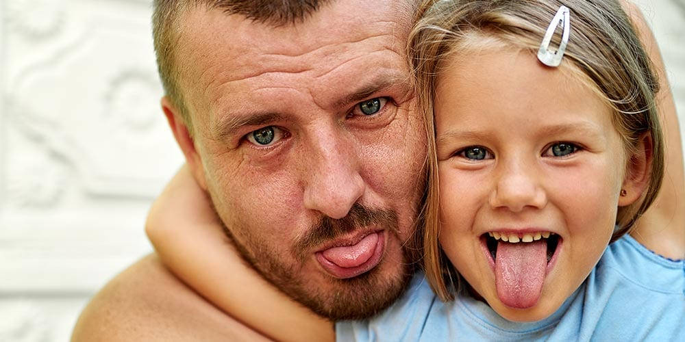 Dad, daughter, playful, SD Desktop Wallpaper
