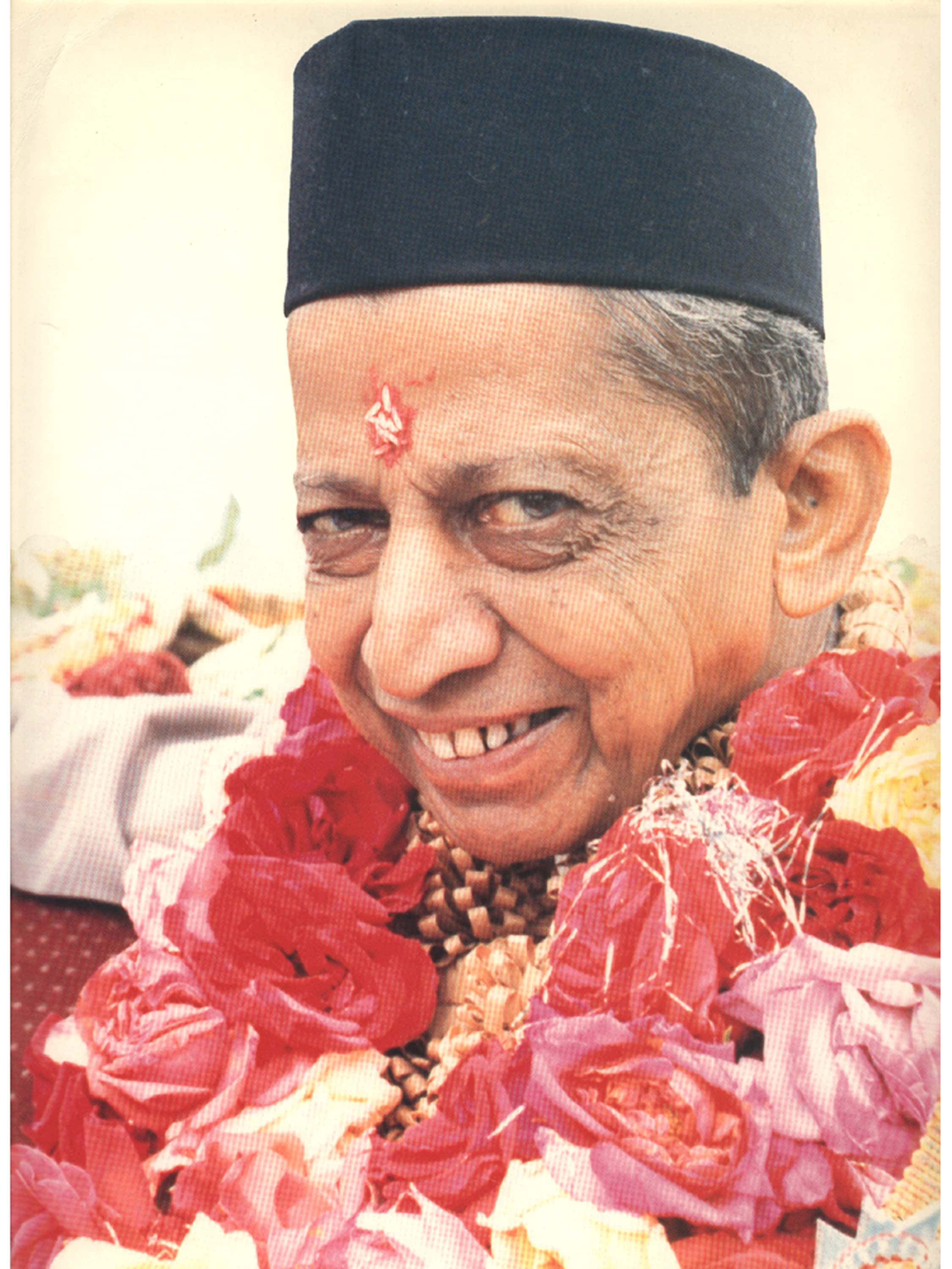 Dadaism, black cap, red bindi, 2K Phone Wallpaper
