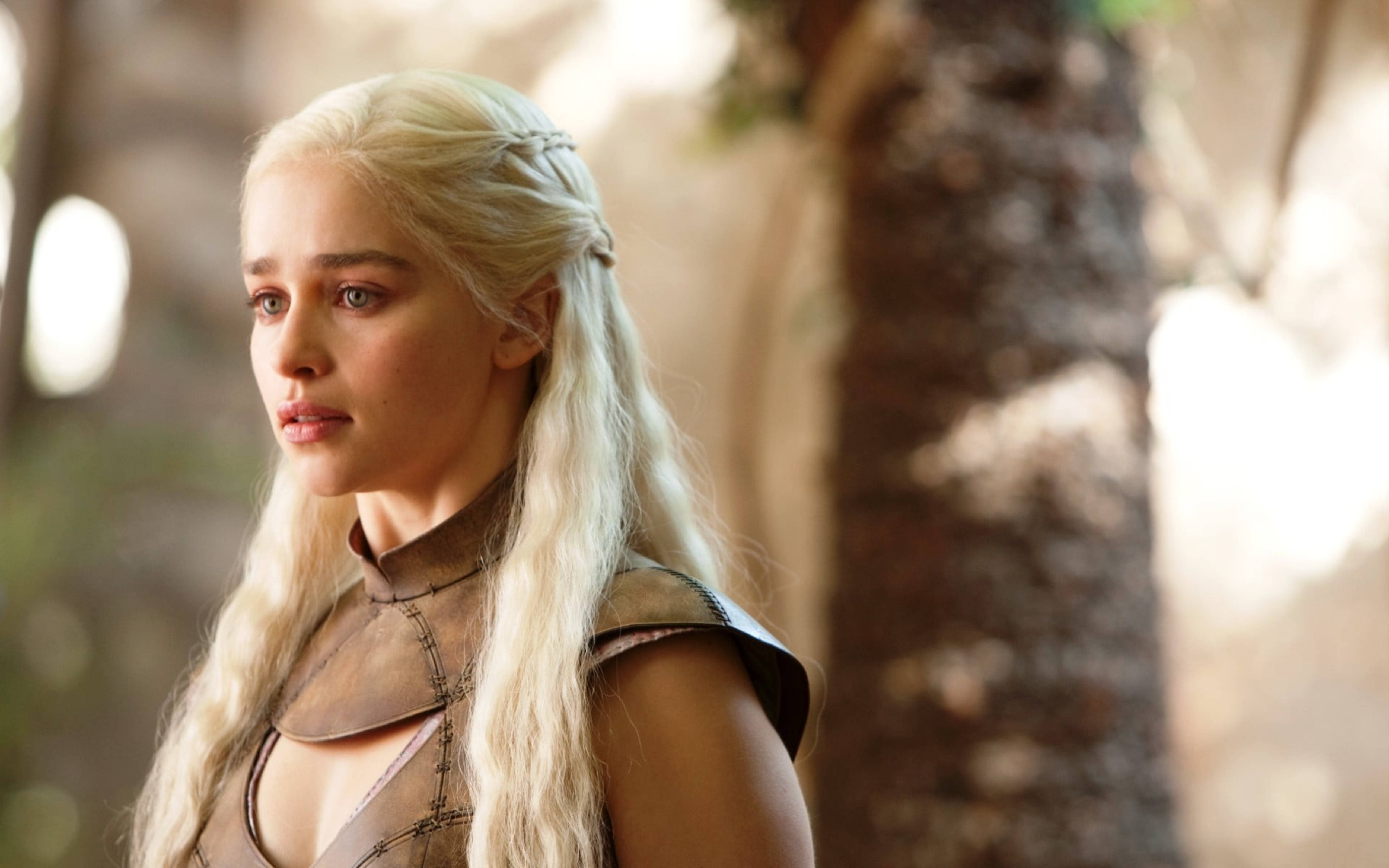 Daenerys Targaryen, platinum blonde, piercing blue eyes, 5K Desktop Wallpaper