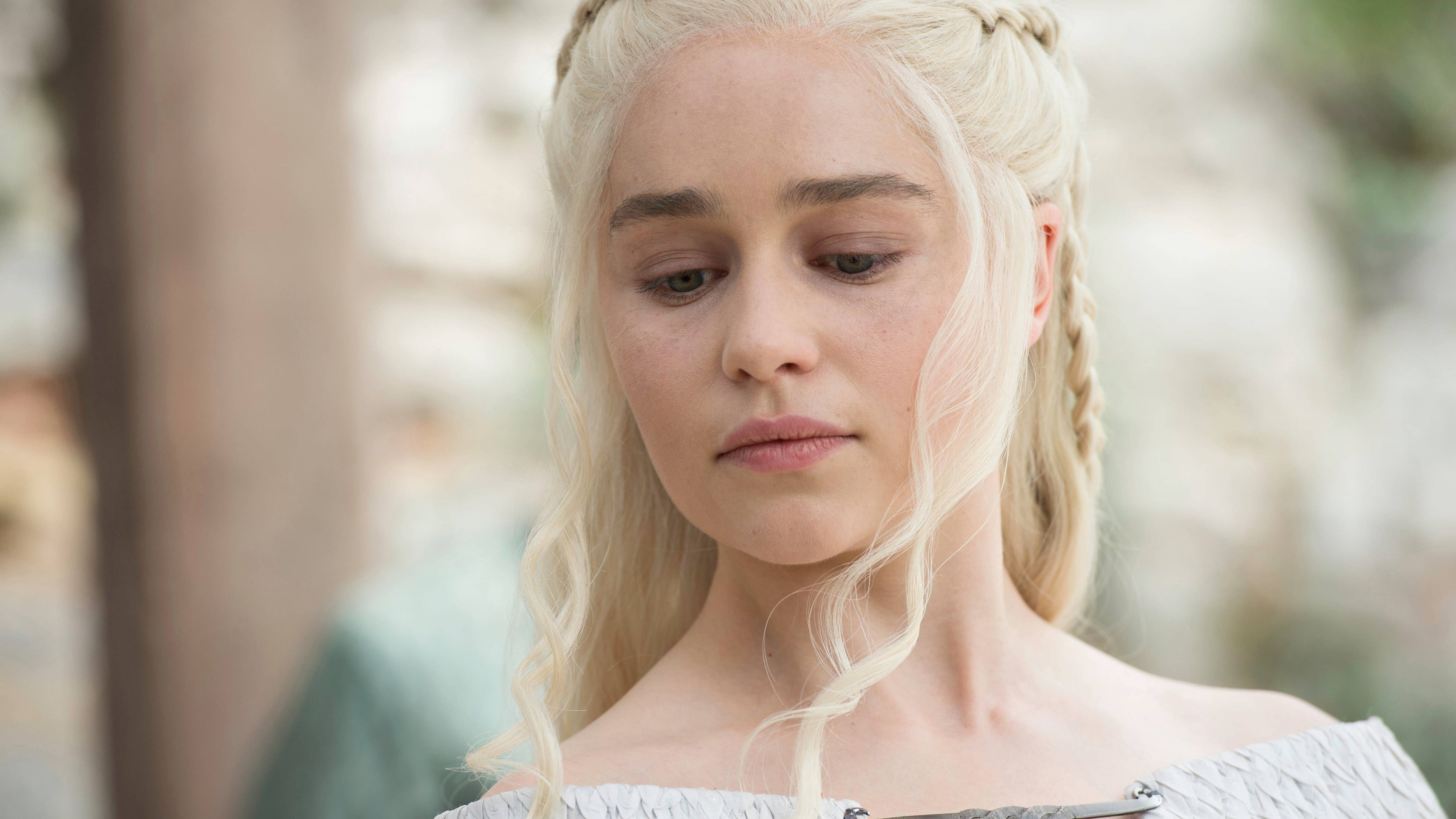 Daenerys Targaryen, platinum blonde braided hair, off-shoulder gown, 5K Desktop Wallpaper