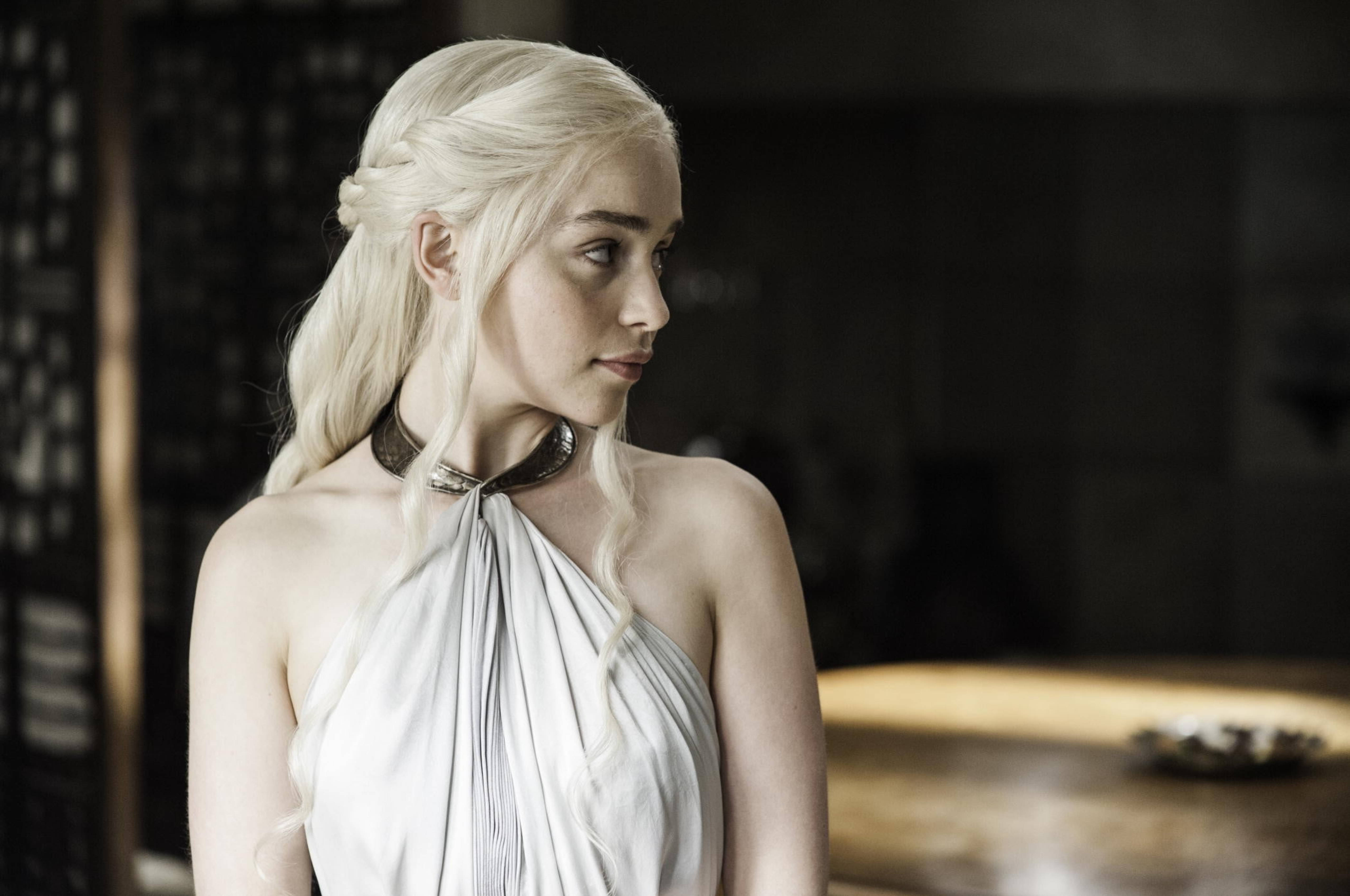 Daenerys Targaryen, white halter neck, platinum blonde hair, 5K Desktop Wallpaper