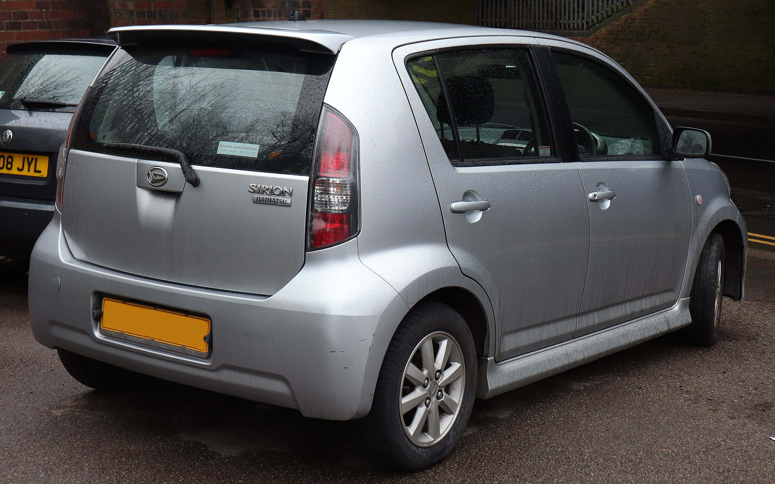 Daihatsu Sirion, silver, wet asphalt road, 2K Desktop Wallpaper