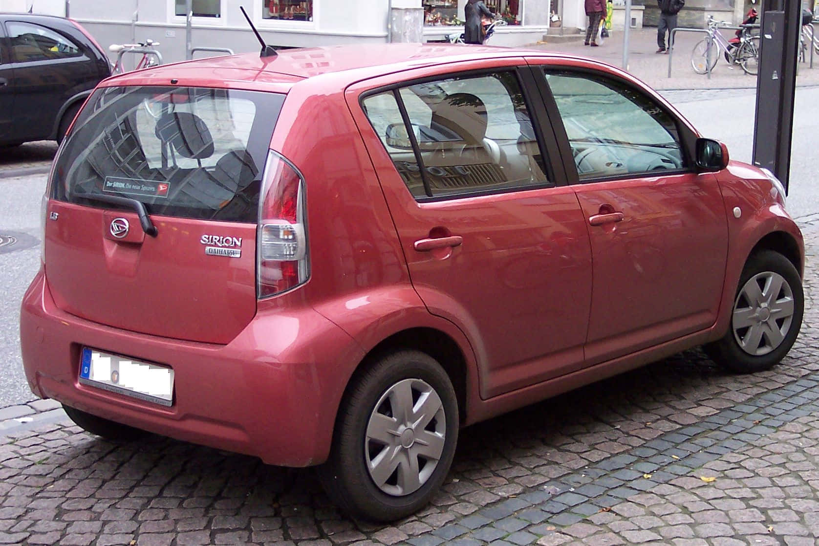 Daihatsu Sirion, glossy red, cobblestone street, HD Desktop Wallpaper