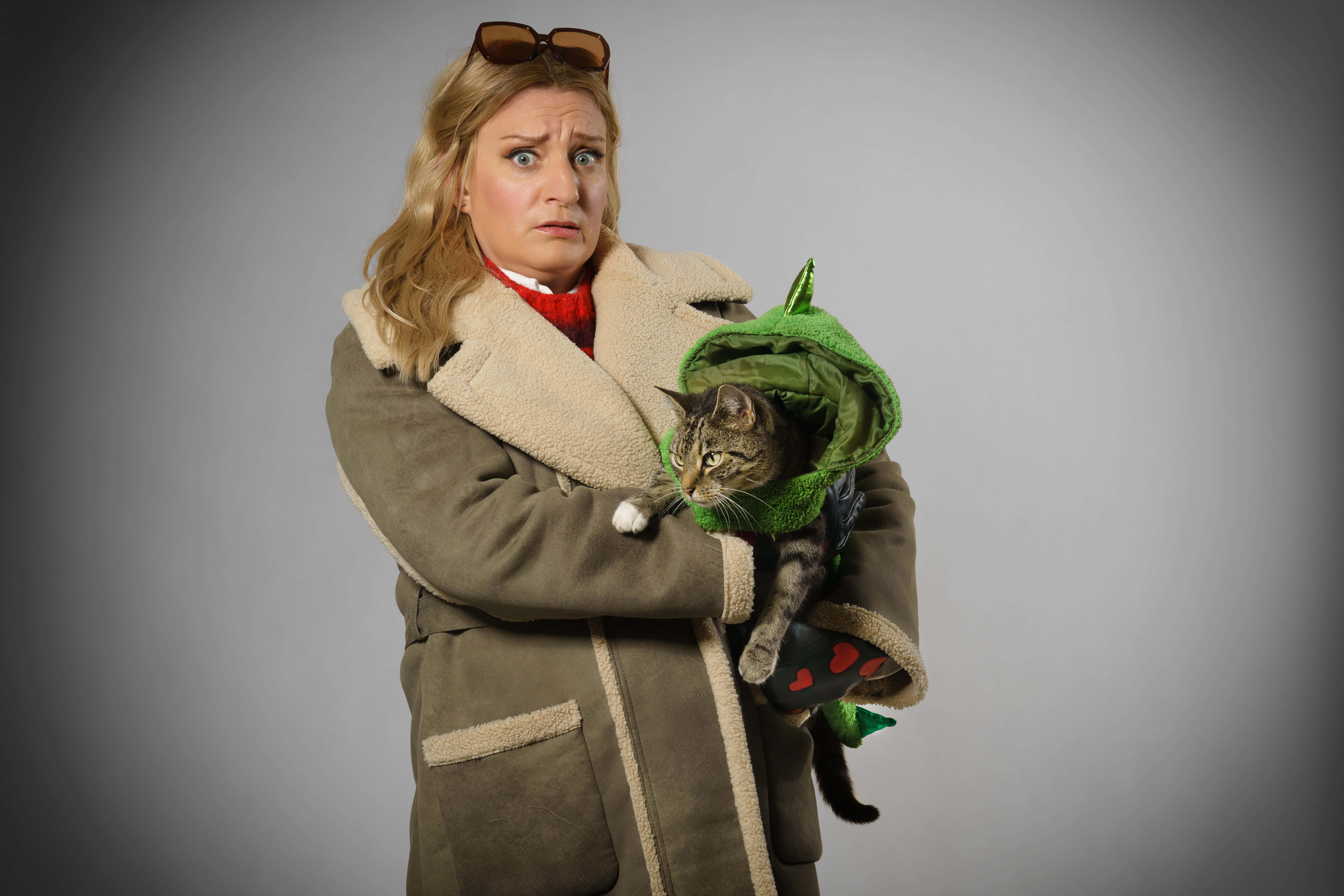 Daisy May Cooper, beige coat, tabby cat, 5K Desktop Wallpaper