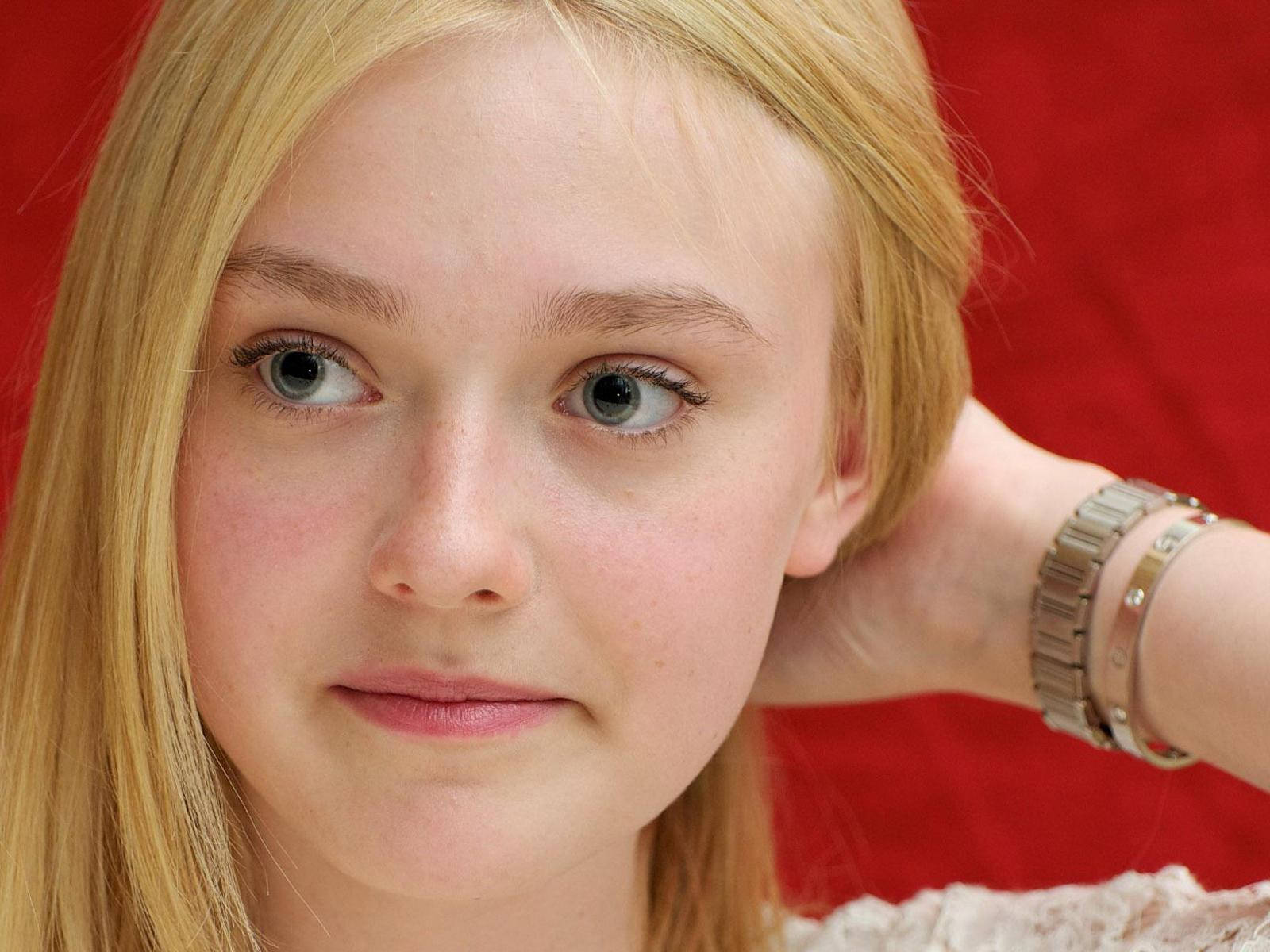 Dakota Fanning, young blonde girl, blue eyes, HD Desktop Wallpaper