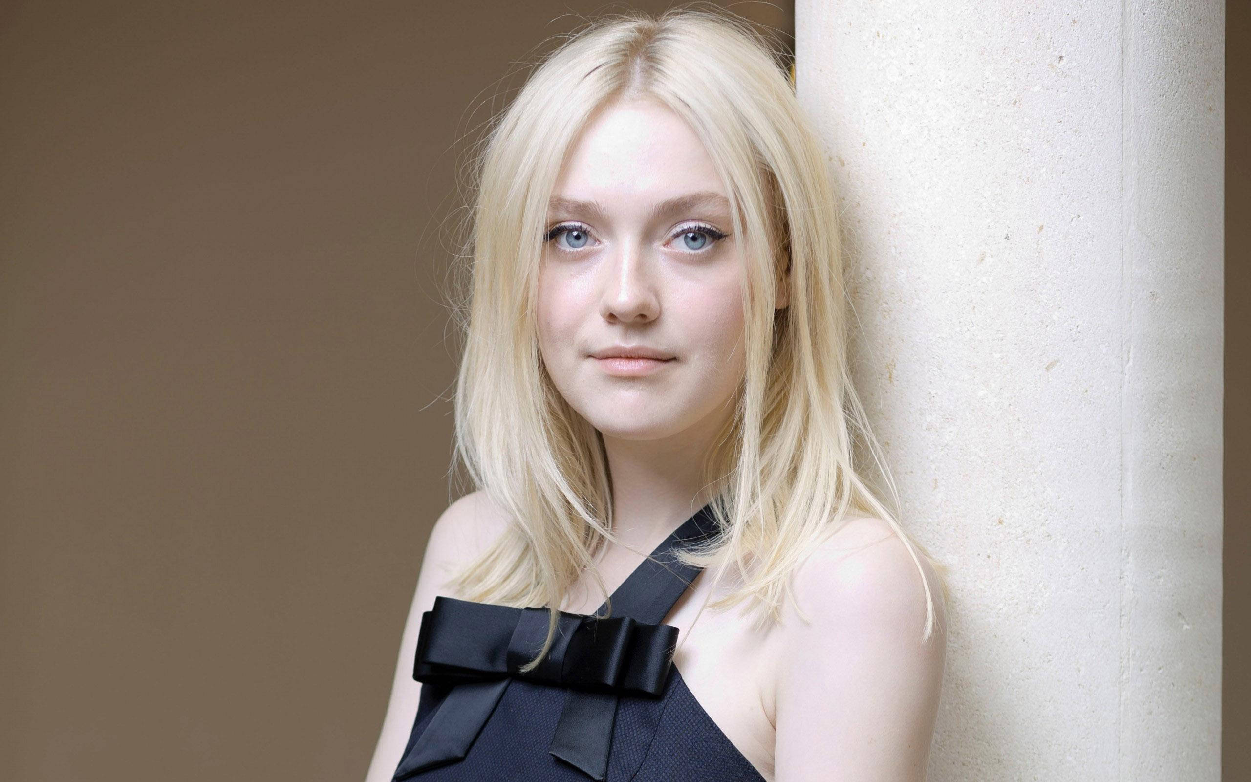 Dakota Fanning, 70th Venice Film Festival, black bow dress, 2K Desktop Wallpaper