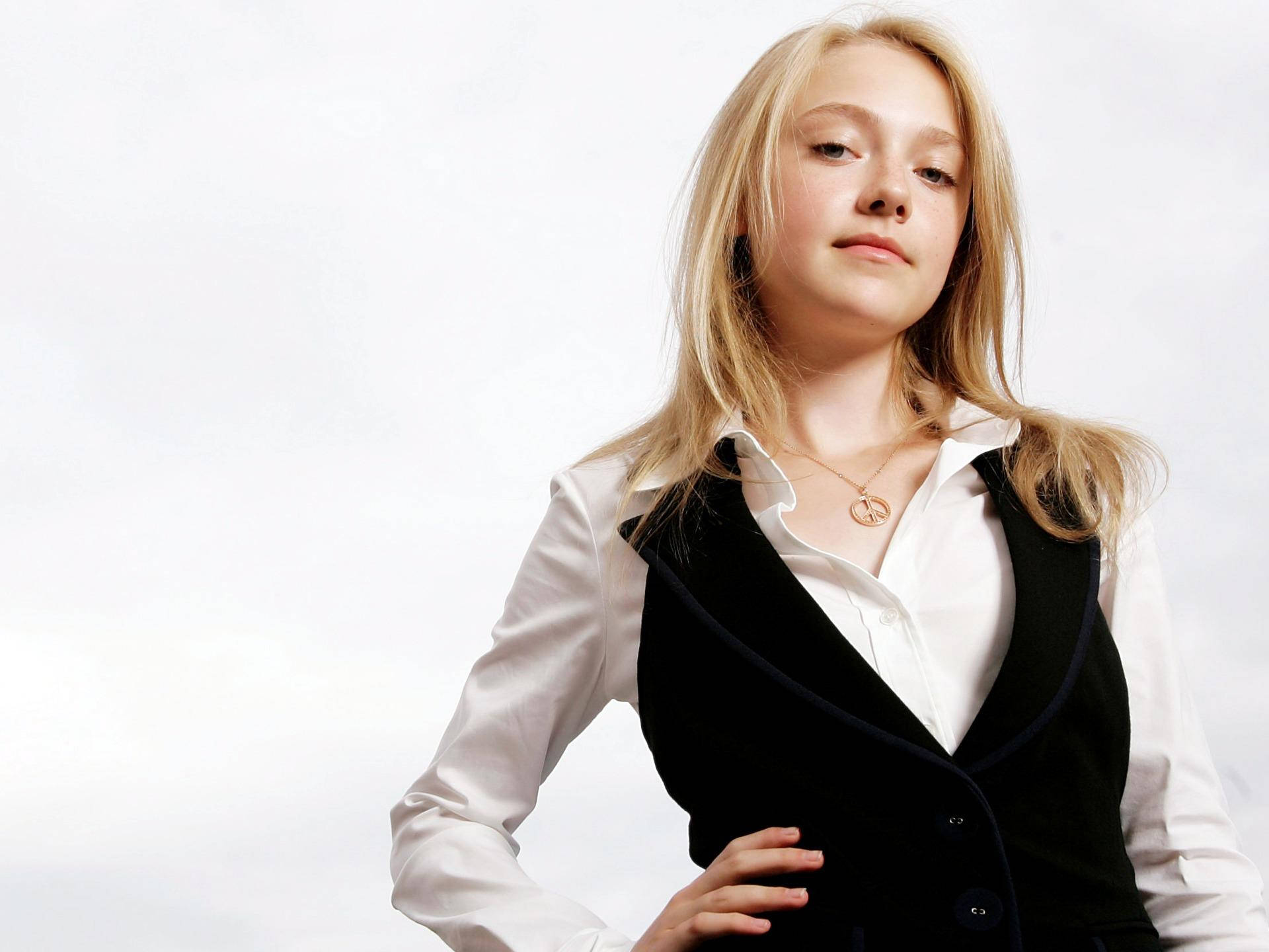 Dakota Fanning, blonde hair, white shirt, Full HD Desktop Wallpaper