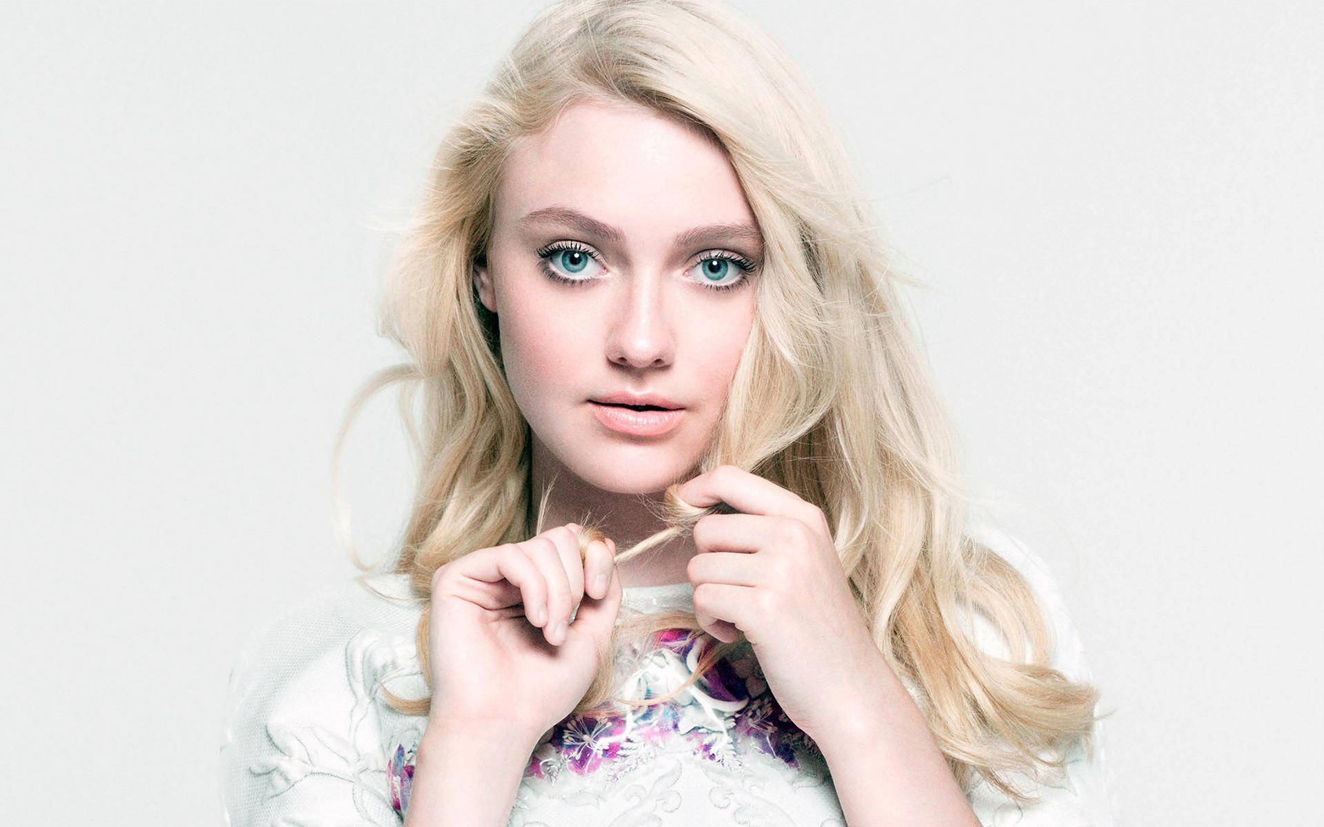 Dakota Fanning, blue eyes, flowing blonde hair, Full HD Desktop Wallpaper