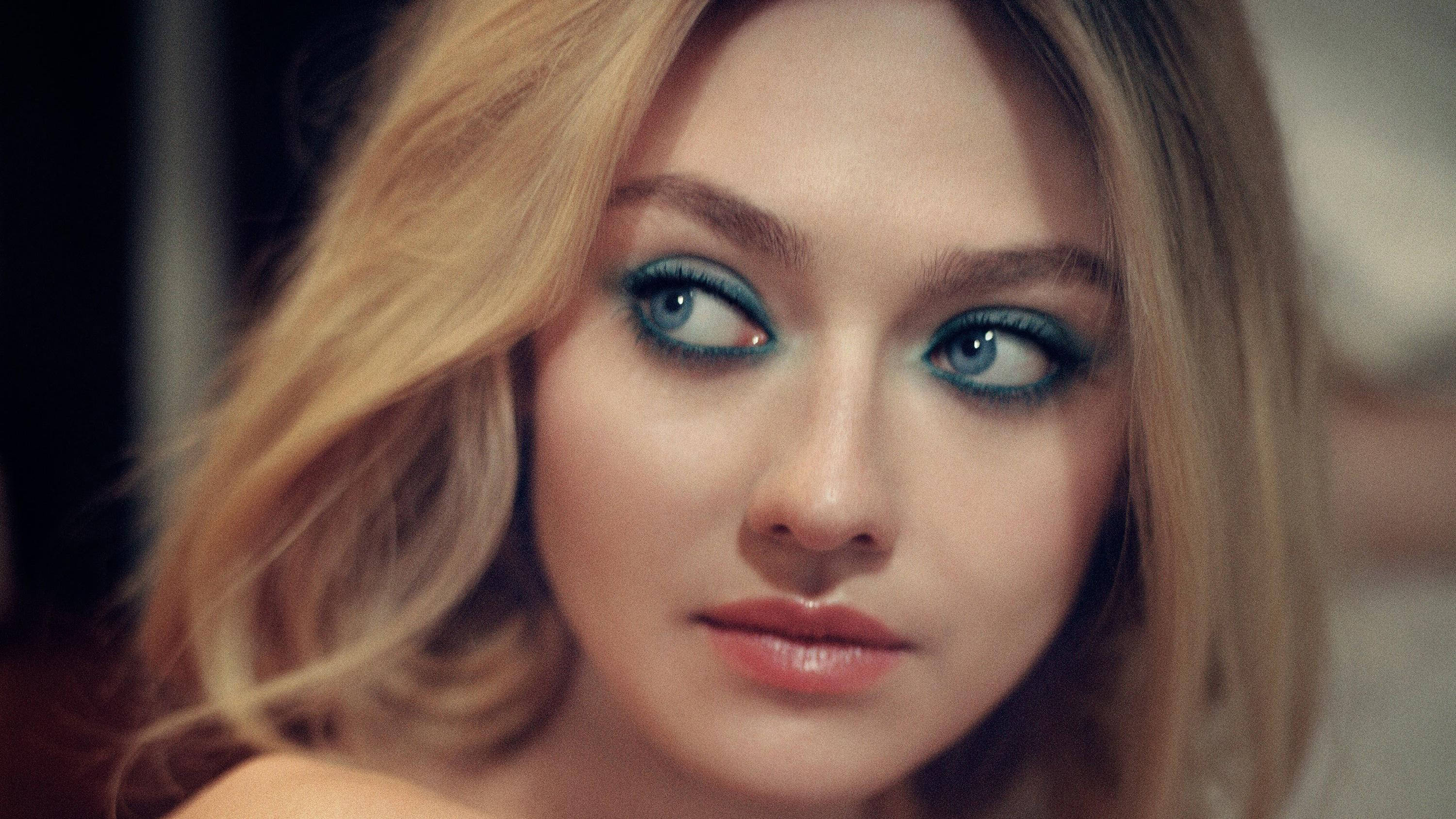 Dakota Fanning, smokey eye makeup, blue eyes, 2K Desktop Wallpaper