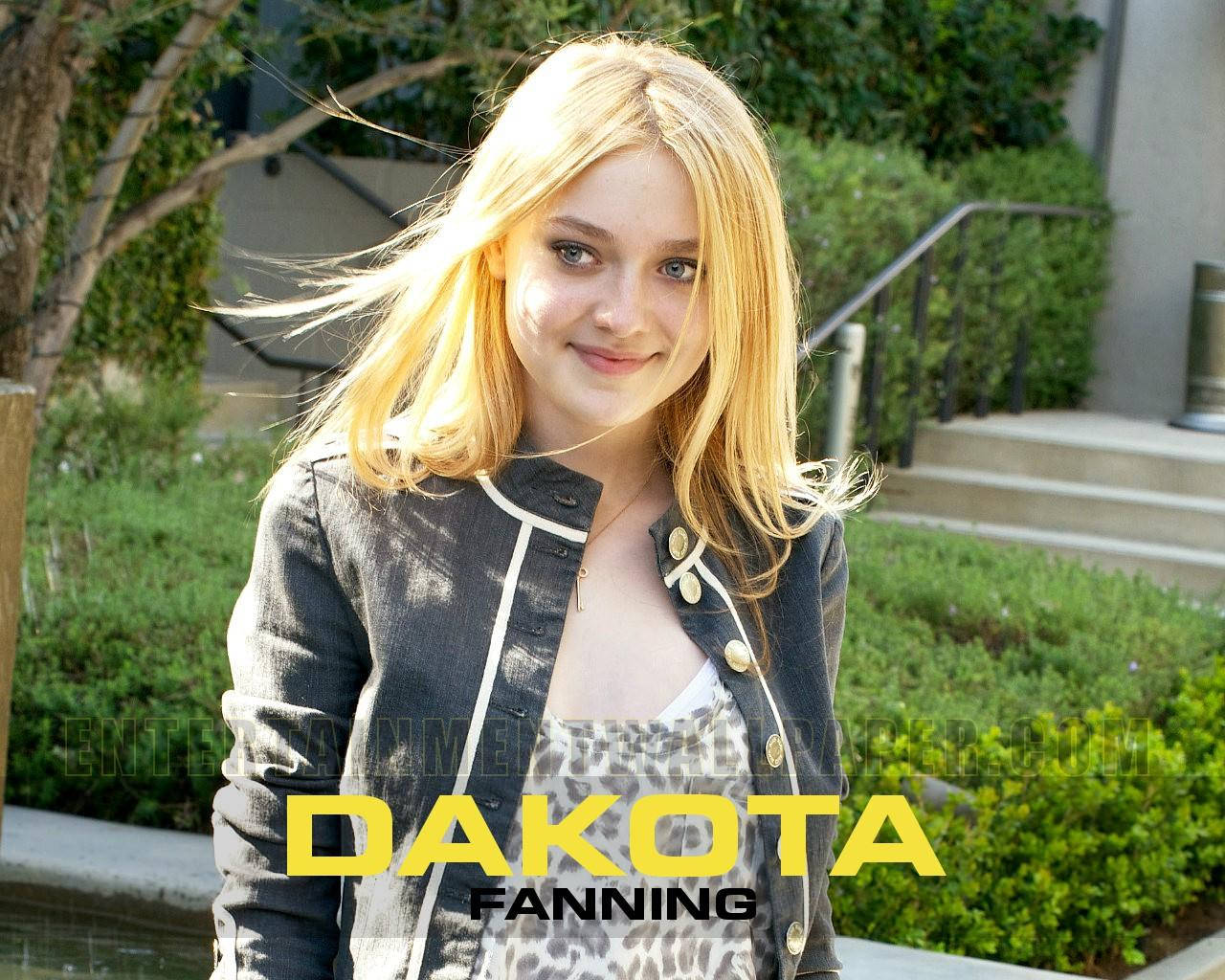 Dakota Fanning, black jacket, blonde hair, HD Desktop Wallpaper