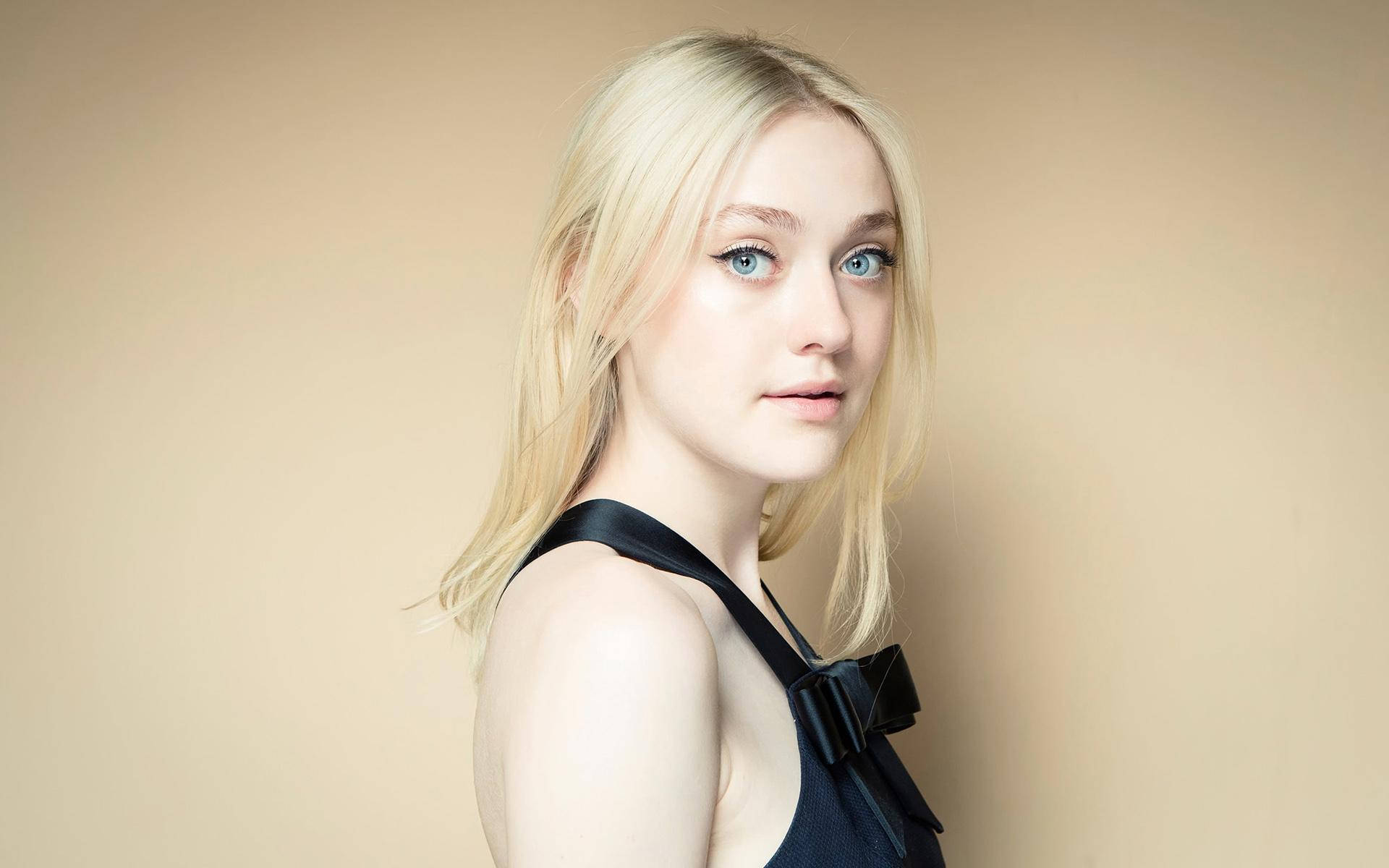 Dakota Fanning, black bow top, striking blue eyes, Full HD Desktop Wallpaper