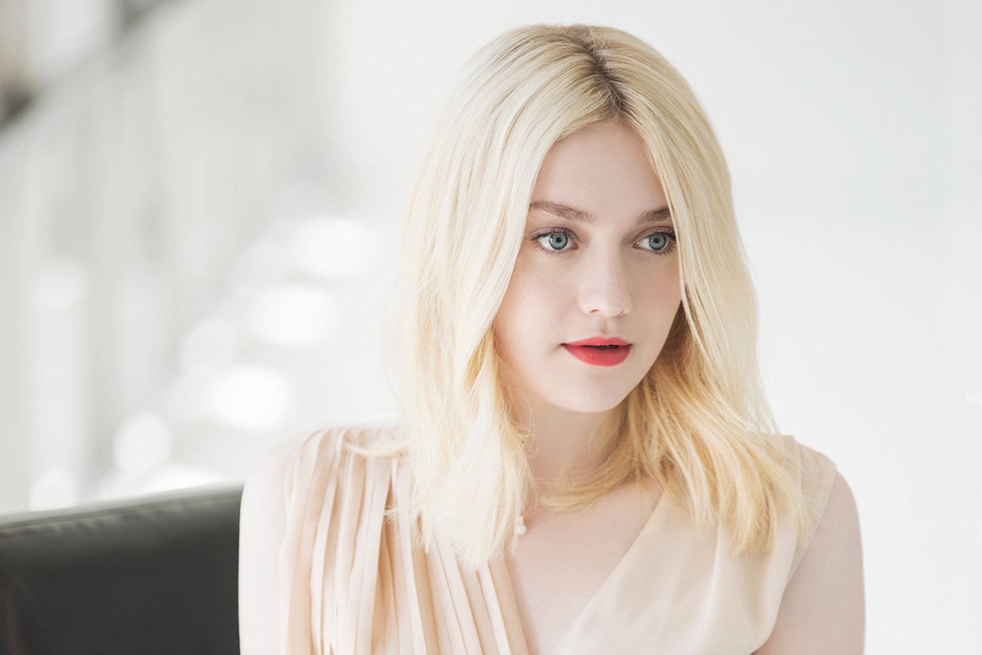 Dakota Fanning, blonde, striking blue eyes, Full HD Desktop Wallpaper