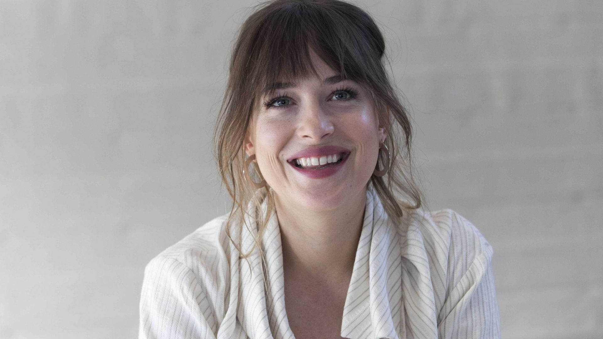 Dakota Johnson, brown hair, bangs, Full HD Desktop Wallpaper