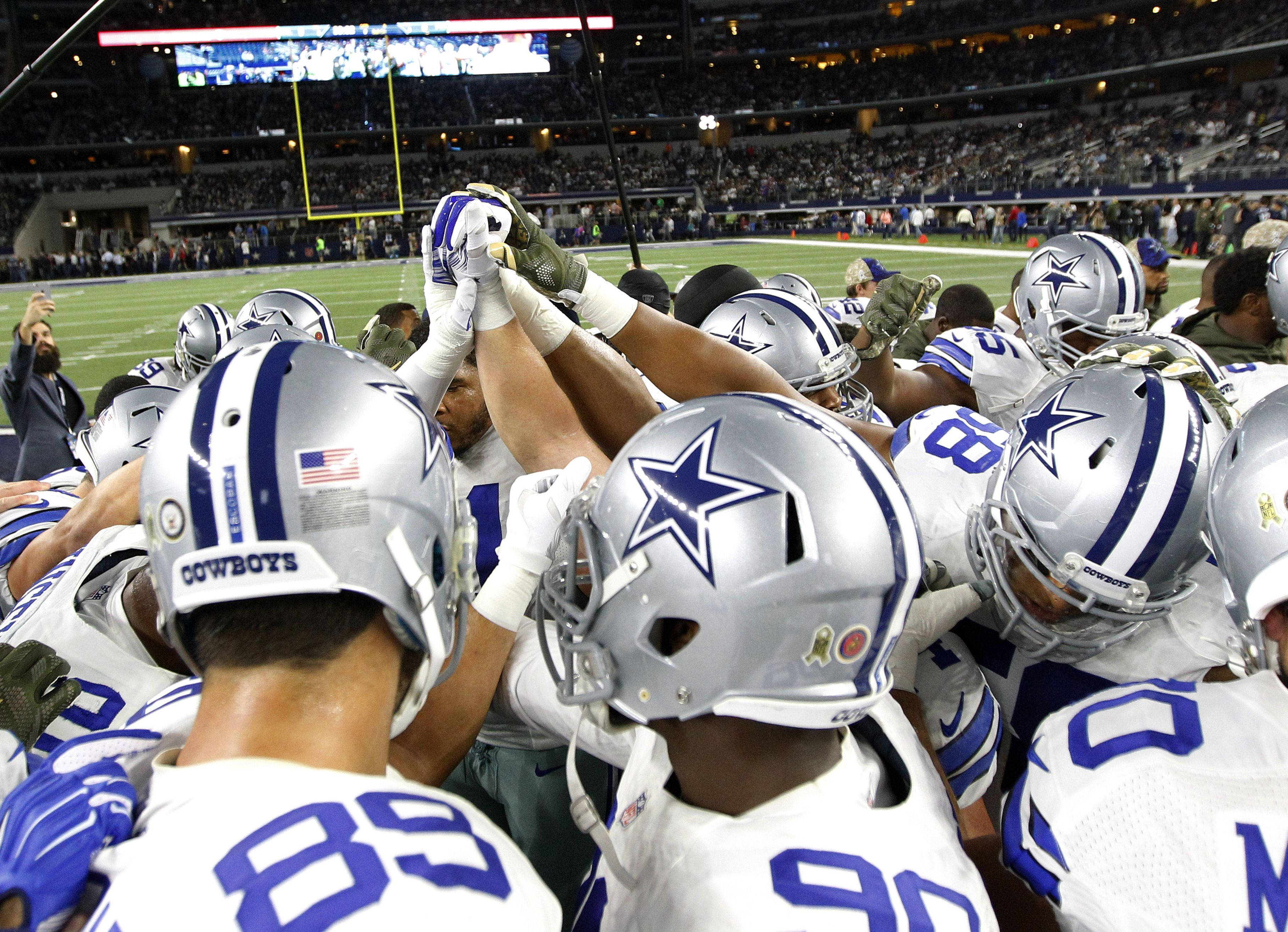 Dallas Cowboys, football players, huddle, 2K Desktop Wallpaper
