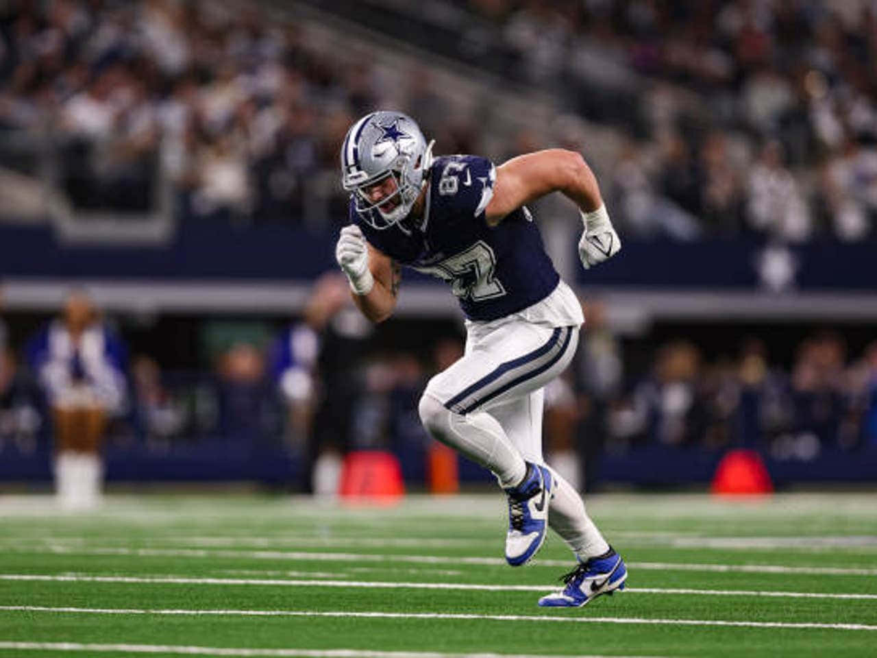 Dallas Cowboys, blue and white uniform, green field, HD Desktop Wallpaper