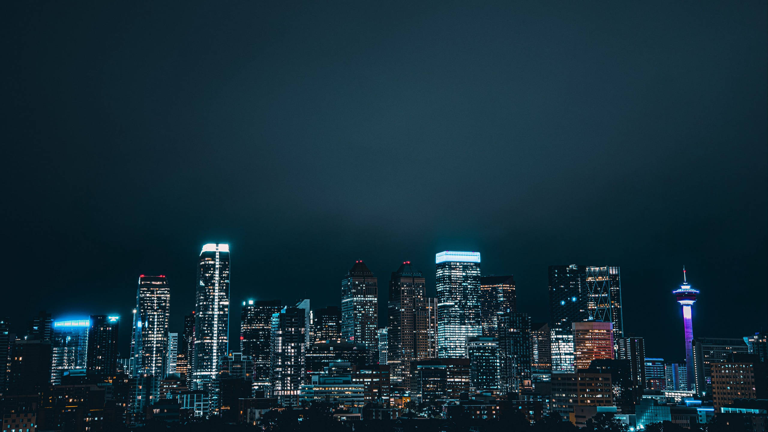Dallas Skyline, lighted buildings, glowing tower, 2K Desktop Wallpaper