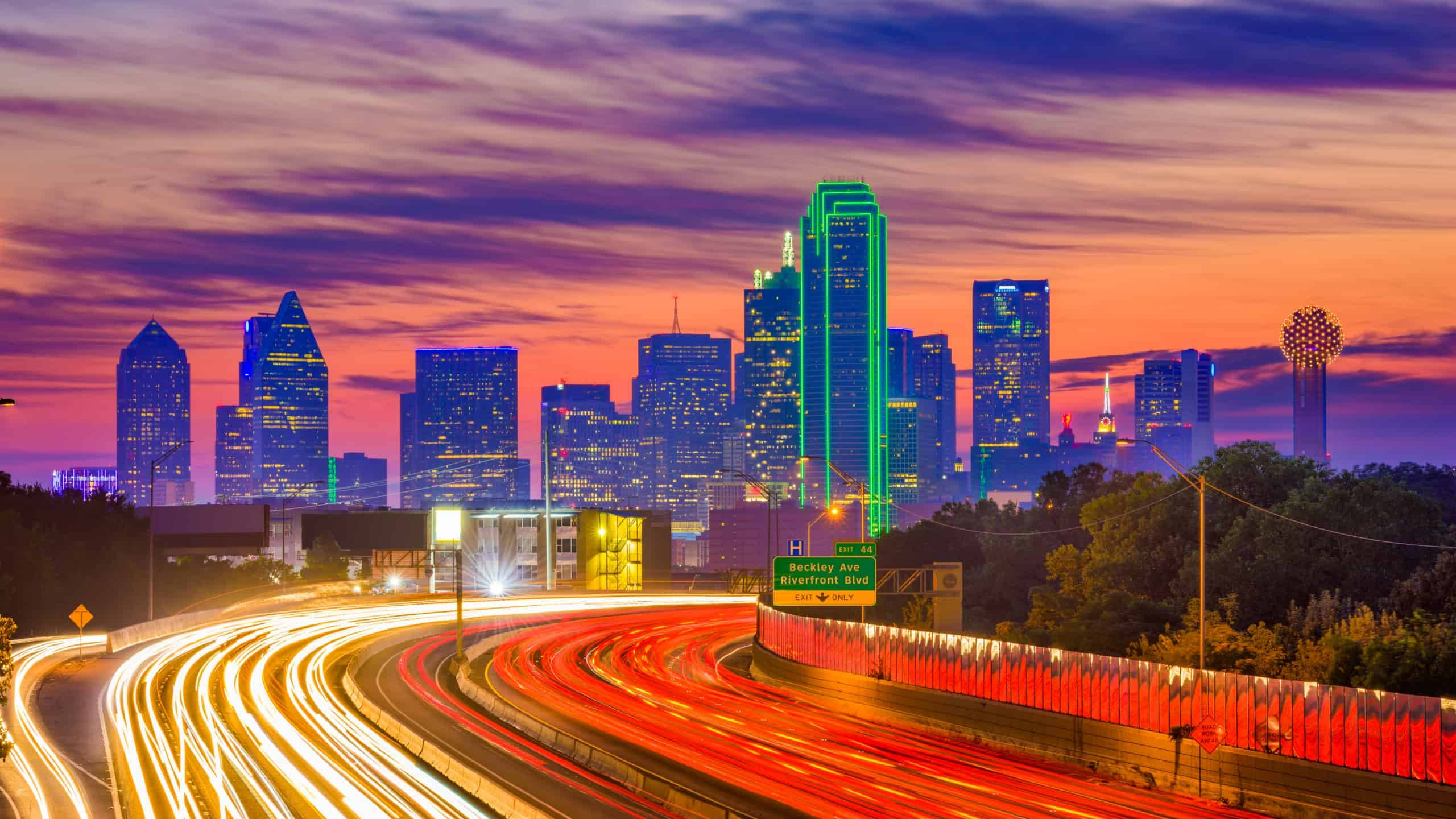 Dallas Skyline, yellow and orange lights, dusk, 2K Desktop Wallpaper