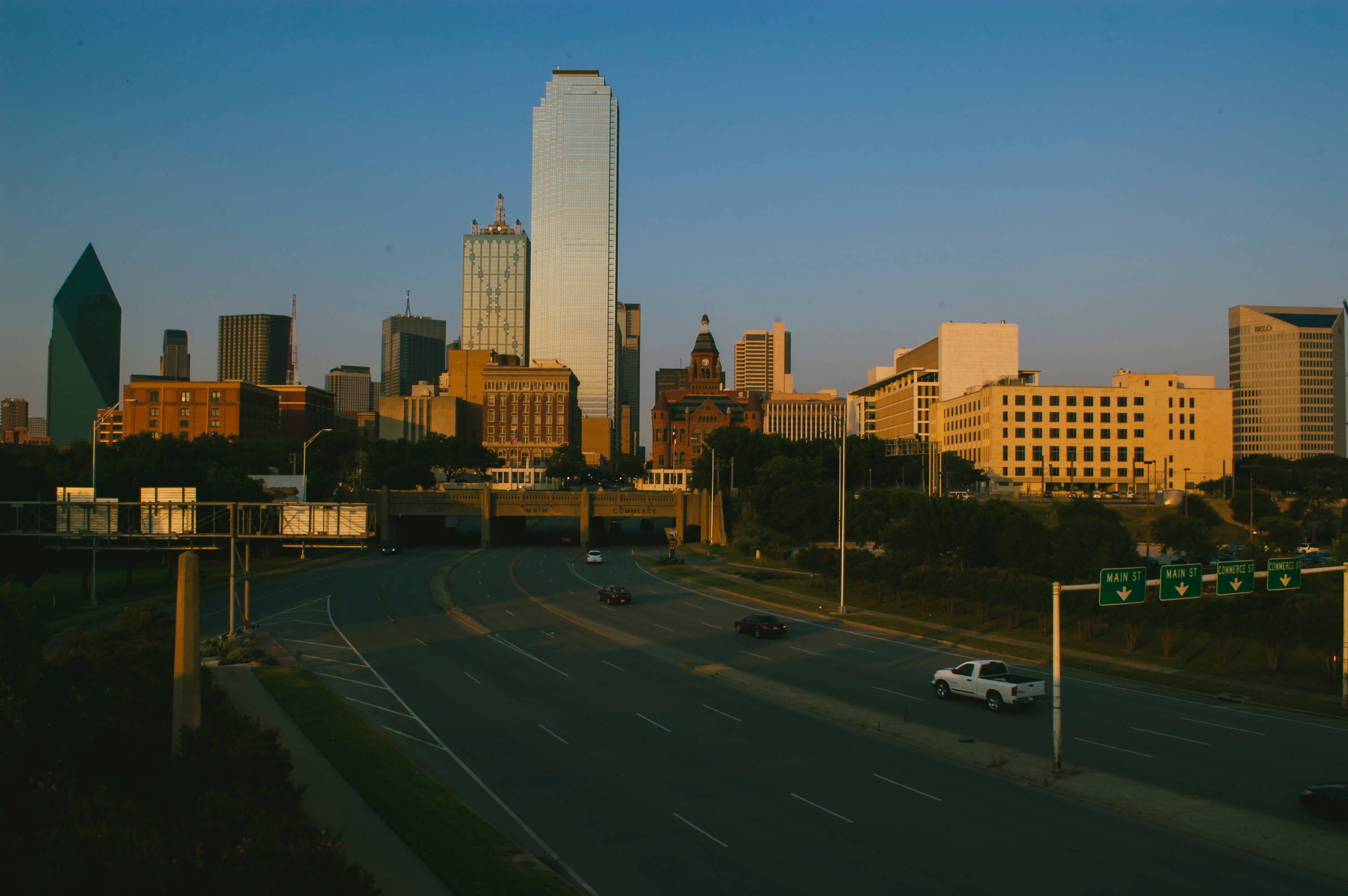 Dallas Skyline, faded blue sky, sunset, 2K Desktop Wallpaper