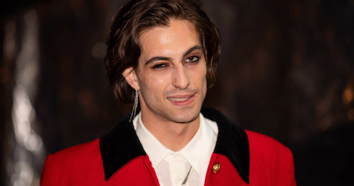 Damiano David, red jacket, black collar, SD Desktop Wallpaper