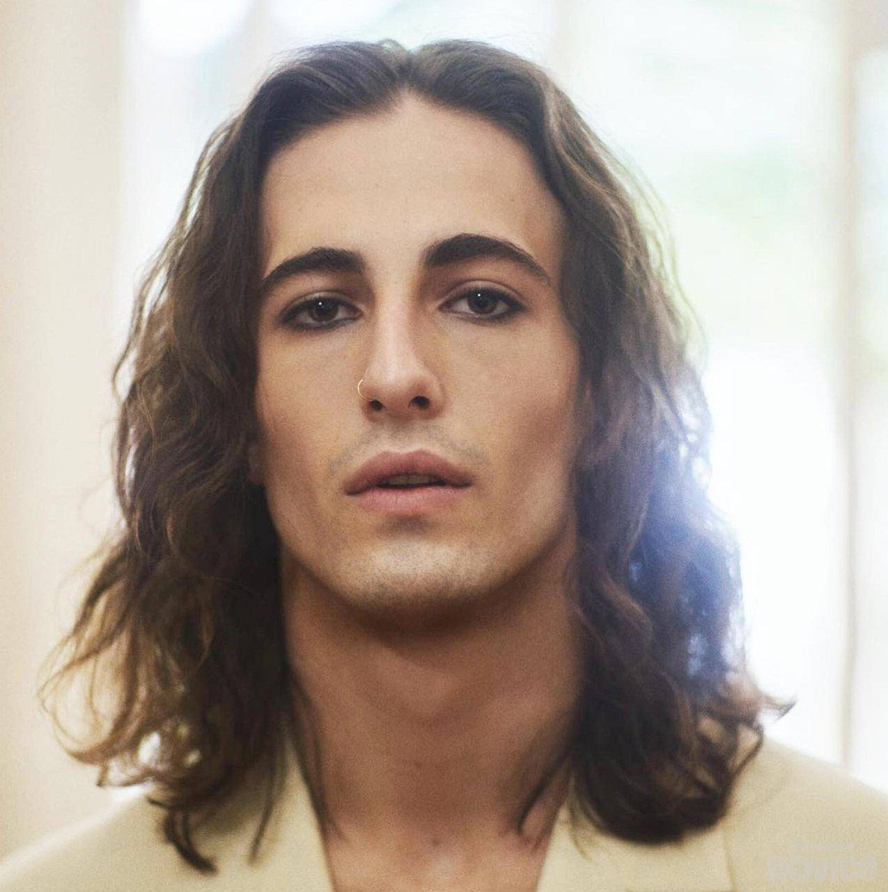 Damiano David, long wavy brown hair, nose ring, HD Phone Wallpaper