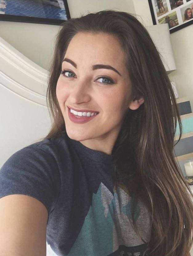 Dani Daniels, long brown hair, bright blue eyes, SD Phone Wallpaper