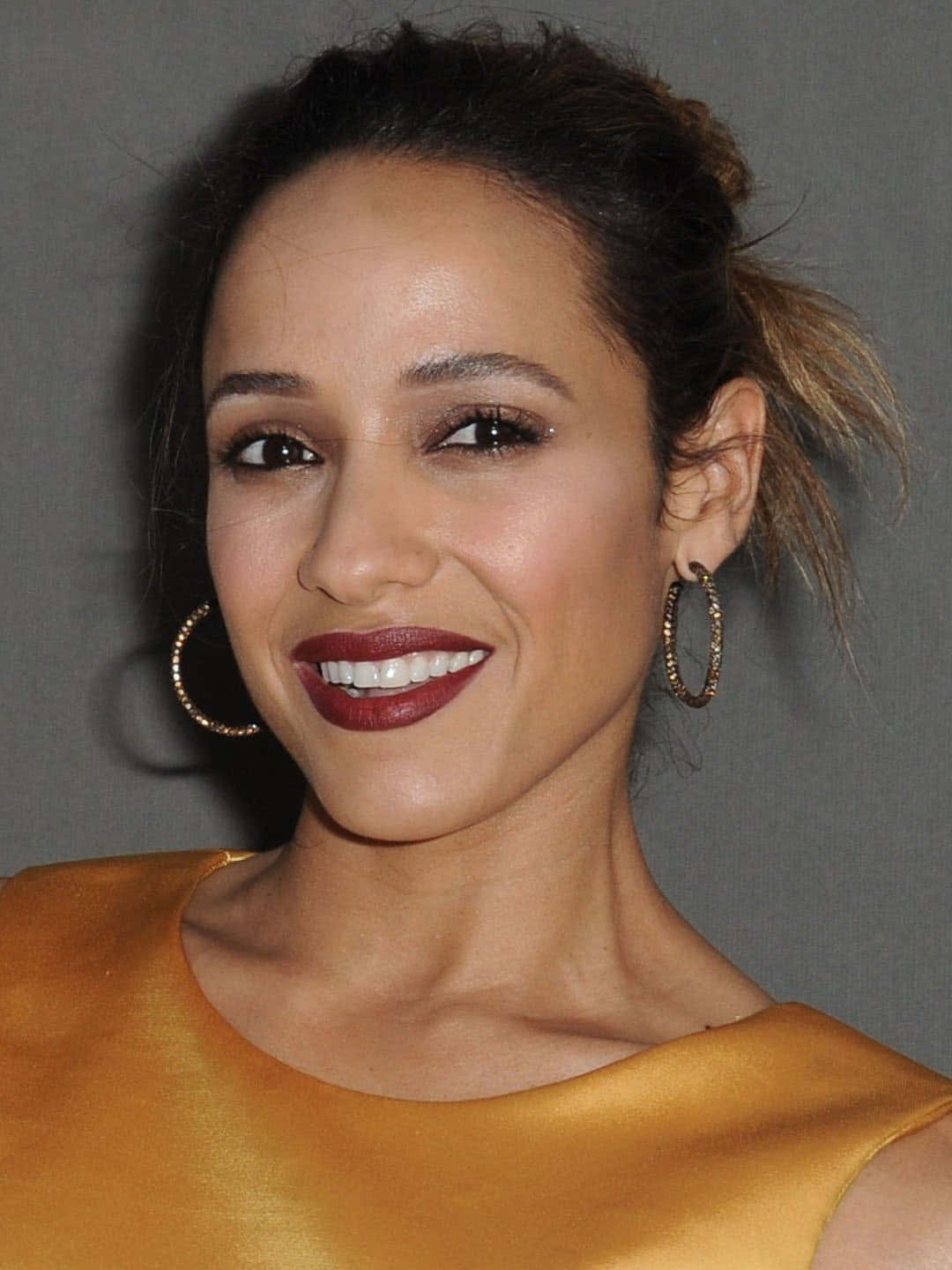 Dania Ramirez, dark hair, messy bun, HD Phone Wallpaper