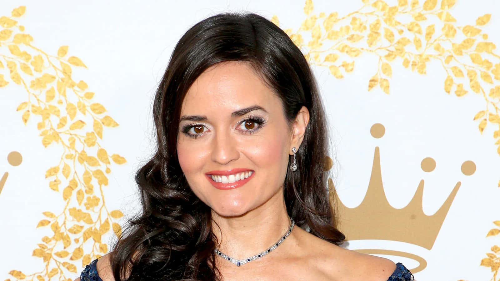 Danica McKellar, formal dress, white backdrop, HD Desktop Wallpaper