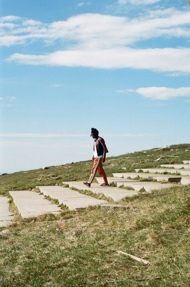 Daniel Caesar, red pants, concrete steps, SD Phone Wallpaper