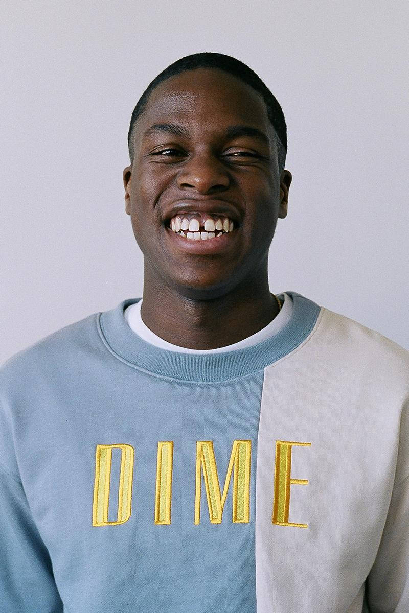 Daniel Caesar, big smile, two-toned sweatshirt, SD Phone Wallpaper