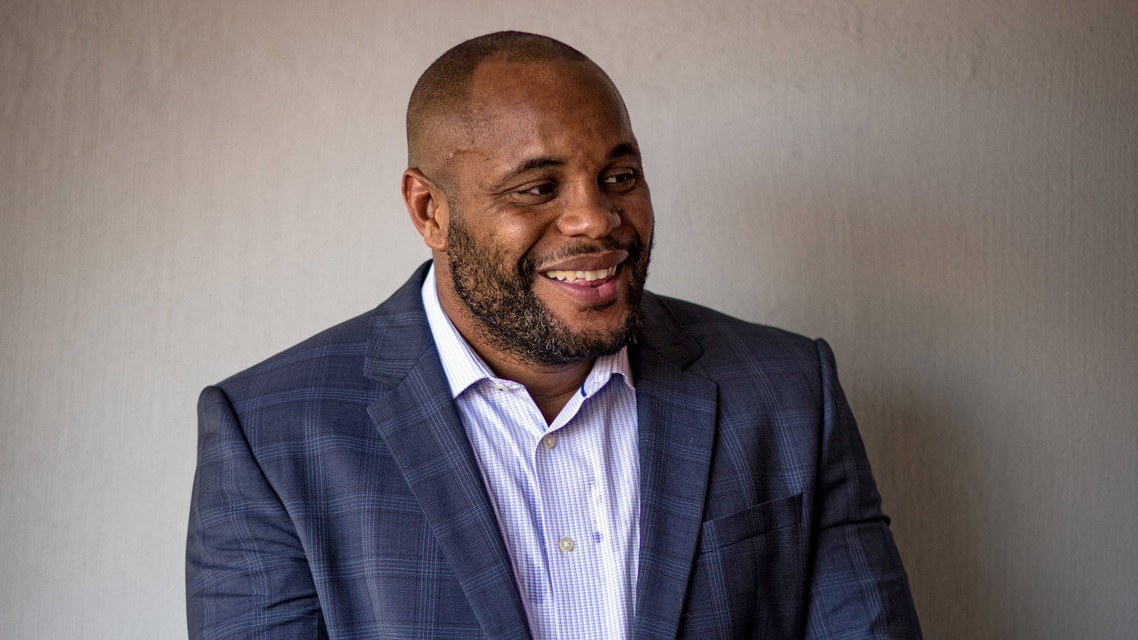 Daniel Cormier, blue plaid suit, striped shirt, HD Desktop Wallpaper