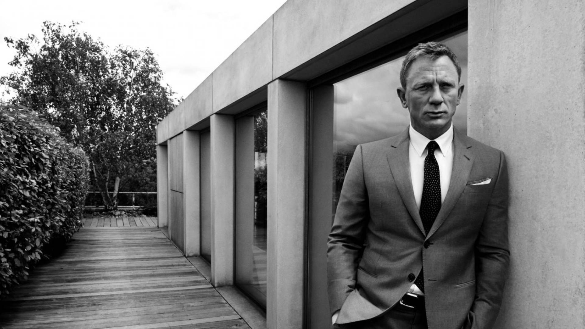 Daniel Craig, sharp suit, modern building, Full HD Desktop Wallpaper