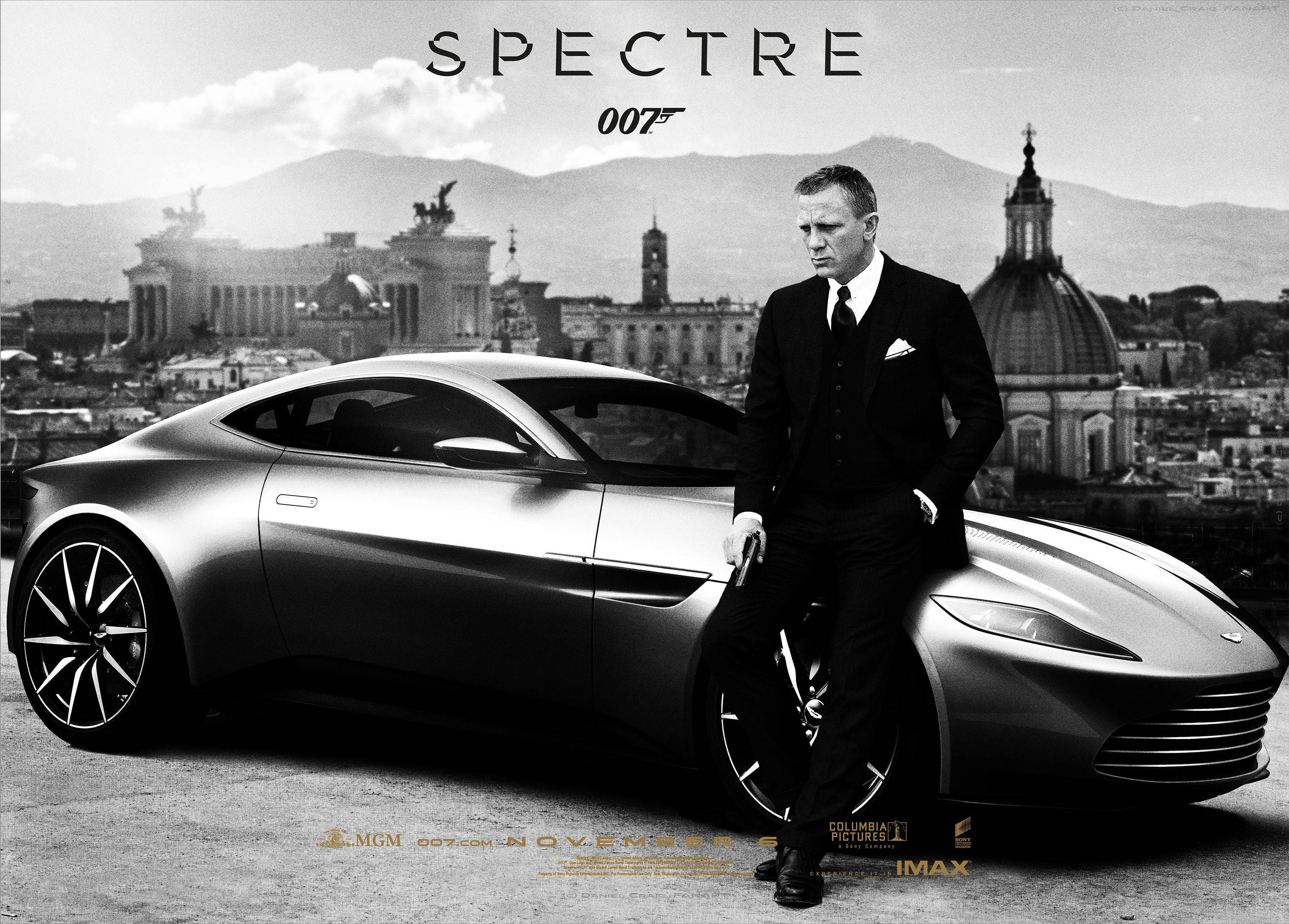 Daniel Craig, suit, sleek silver sports car, 2K Desktop Wallpaper