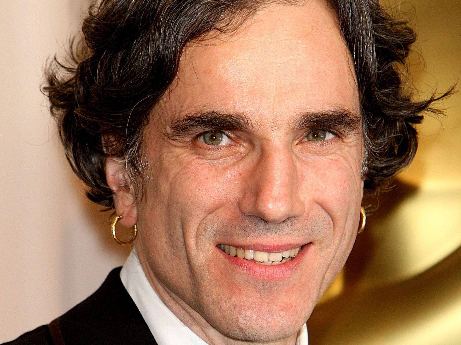 Daniel Day-Lewis, golden ear hoops, dark curly hair, HD Desktop Wallpaper