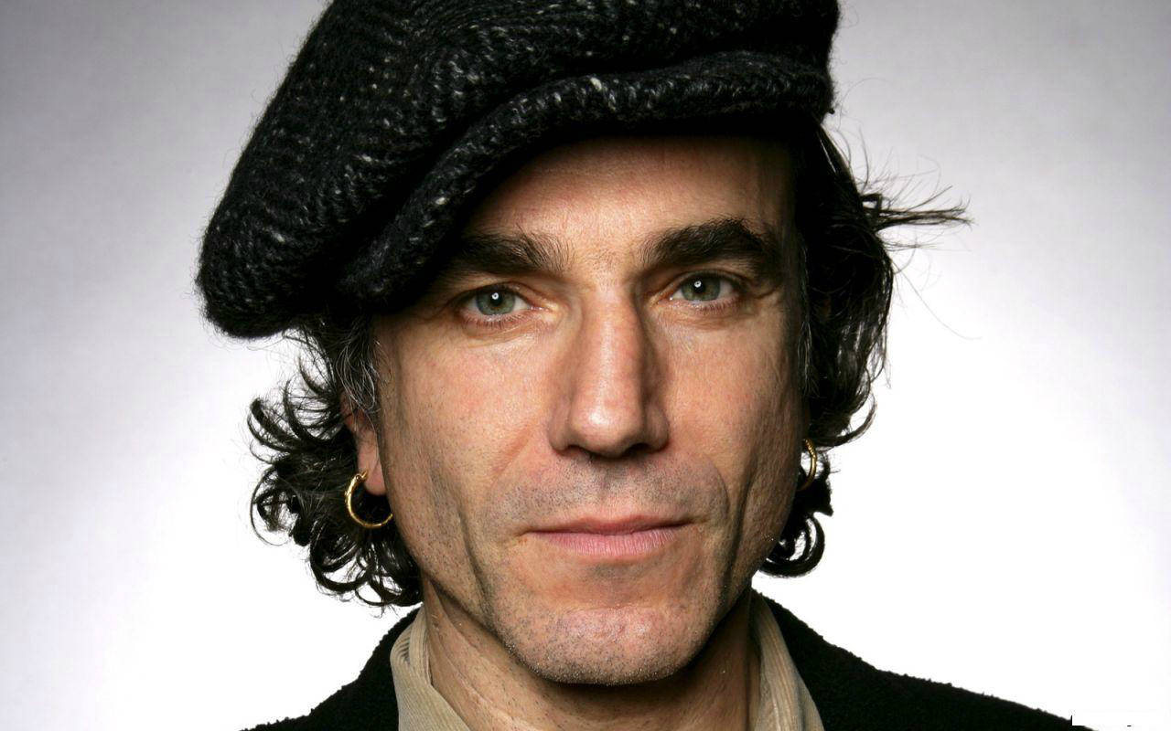 Daniel Day-Lewis, black textured cap, gold hoop earrings, HD Desktop Wallpaper