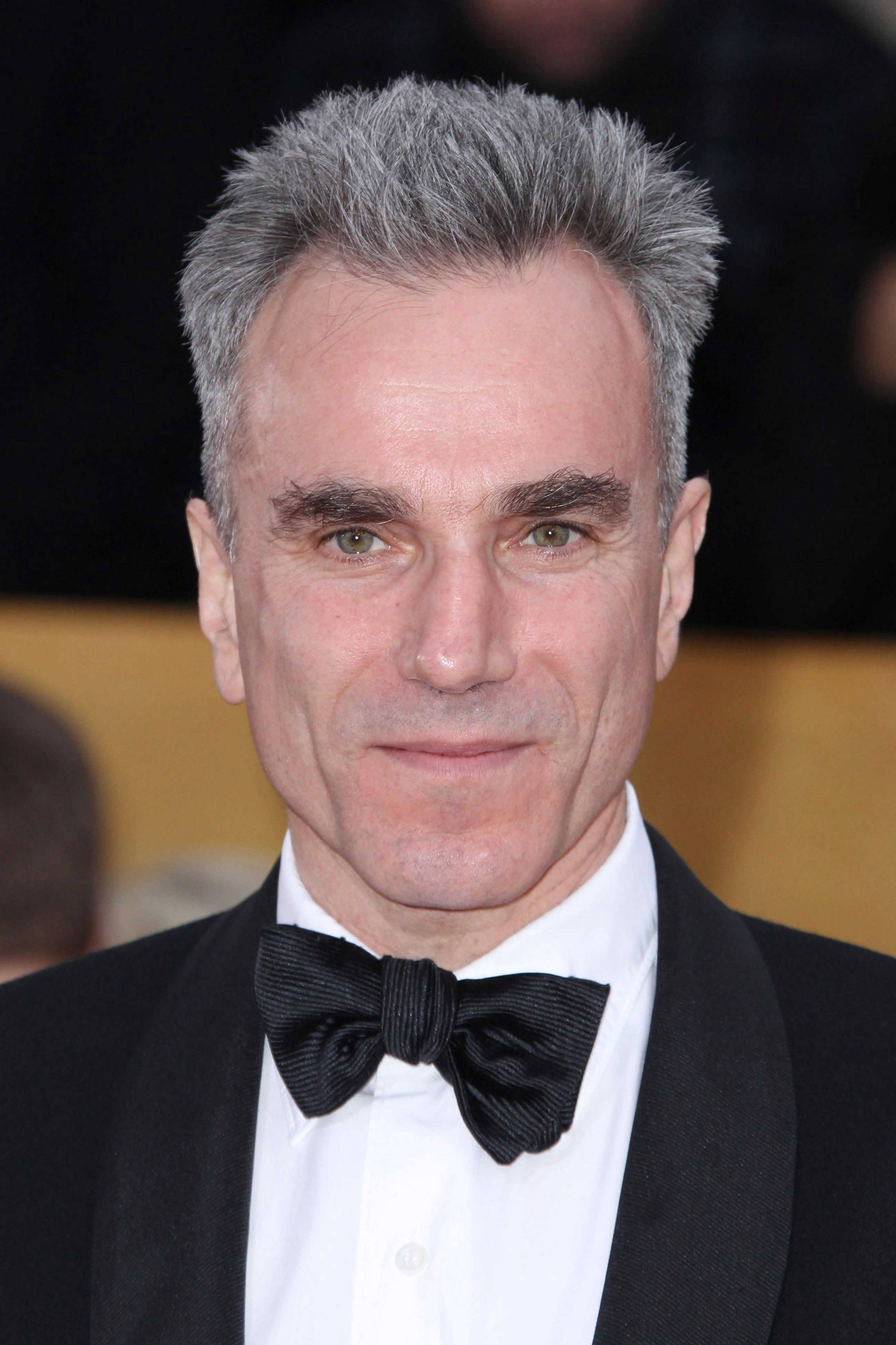Daniel Day-Lewis, gray hair, black tuxedo, 2K Phone Wallpaper