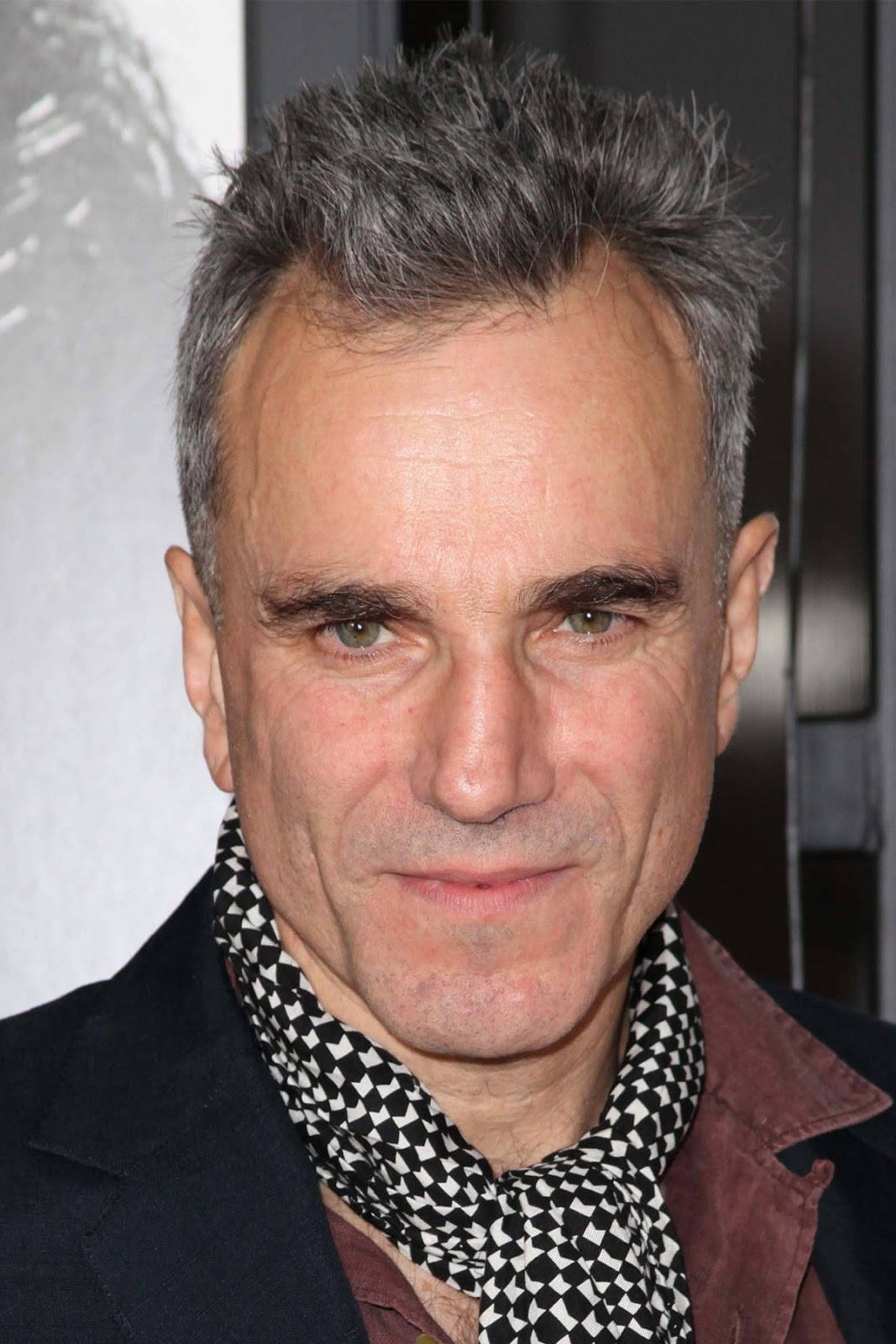 Daniel Day-Lewis, black and white patterned scarf, dark jacket, HD Phone Wallpaper