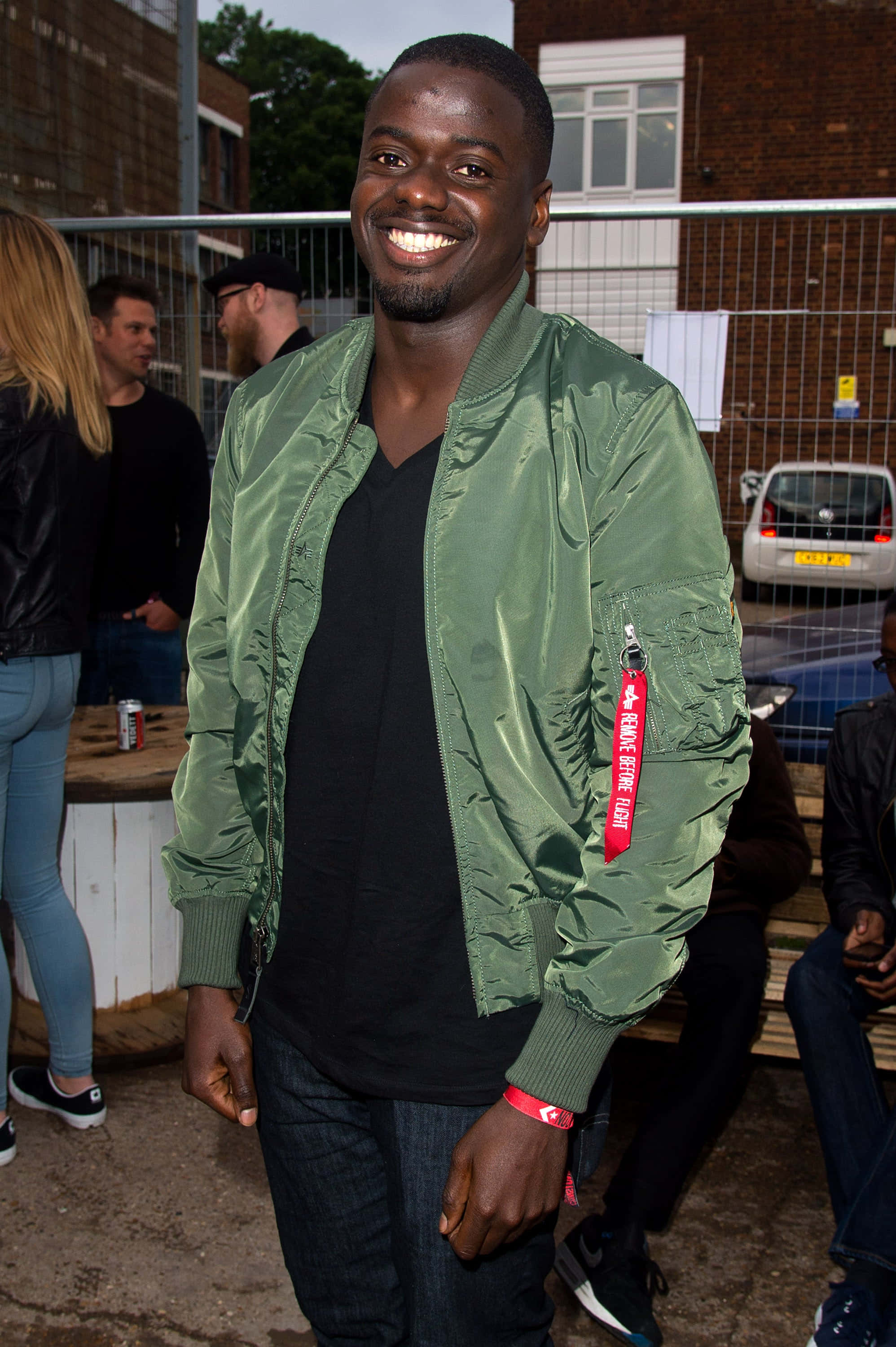 Daniel Kaluuya, green bomber jacket, brick building, 2K Phone Wallpaper