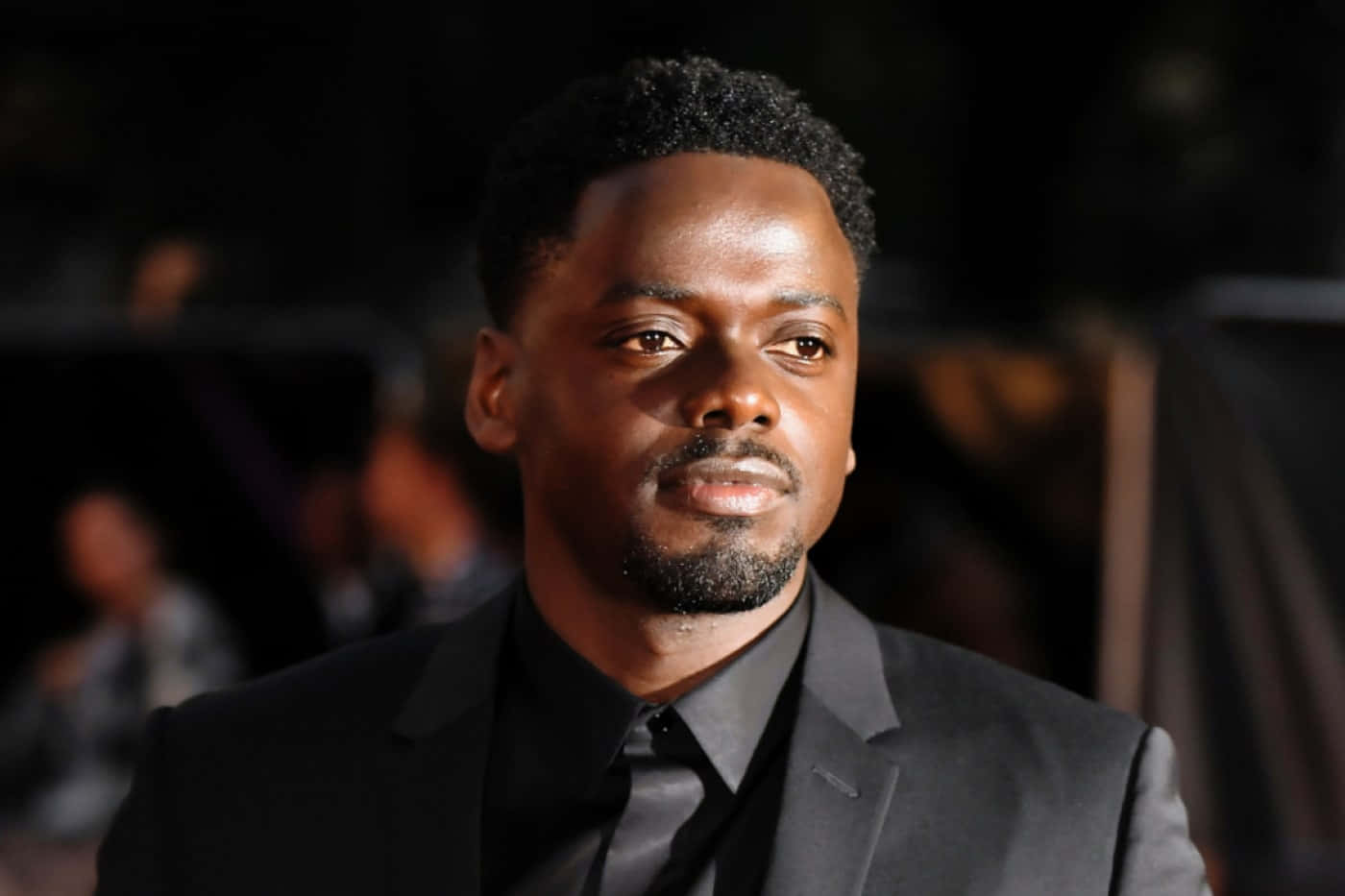 Daniel Kaluuya, black suit, dark blurred background, HD Desktop Wallpaper