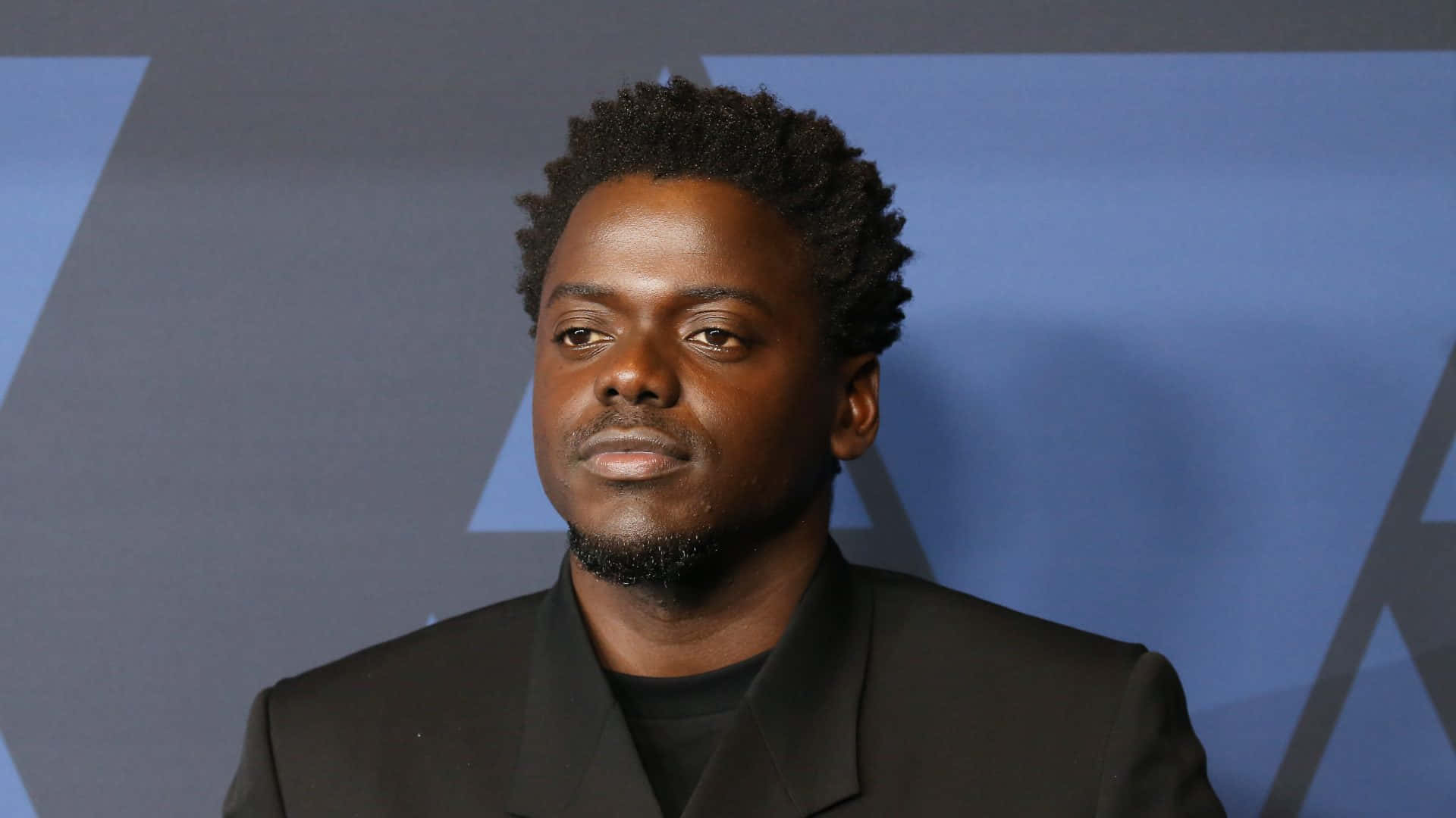 Daniel Kaluuya, black suit, blue geometric backdrop, Full HD Desktop Wallpaper