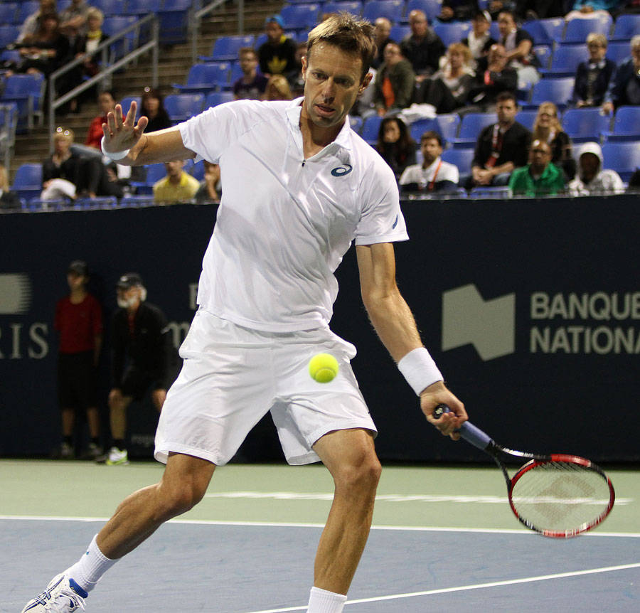 Daniel Nestor, white gear, yellow ball, SD Desktop Wallpaper