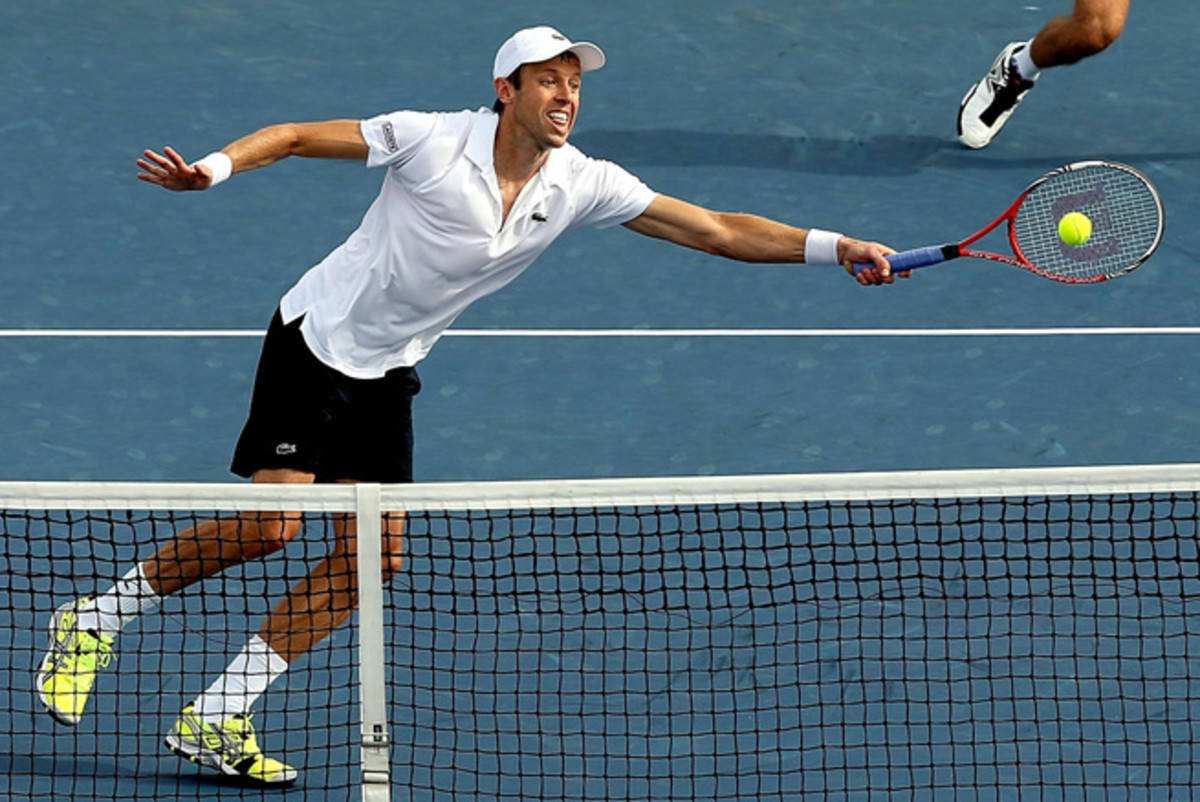 Daniel Nestor, long diving stroke, yellow ball, SD Desktop Wallpaper
