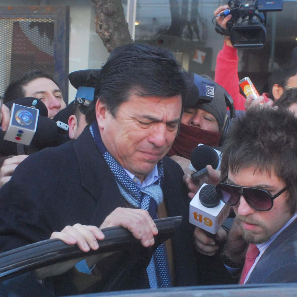 Daniel Passarella, suit, car window, SD Desktop Wallpaper