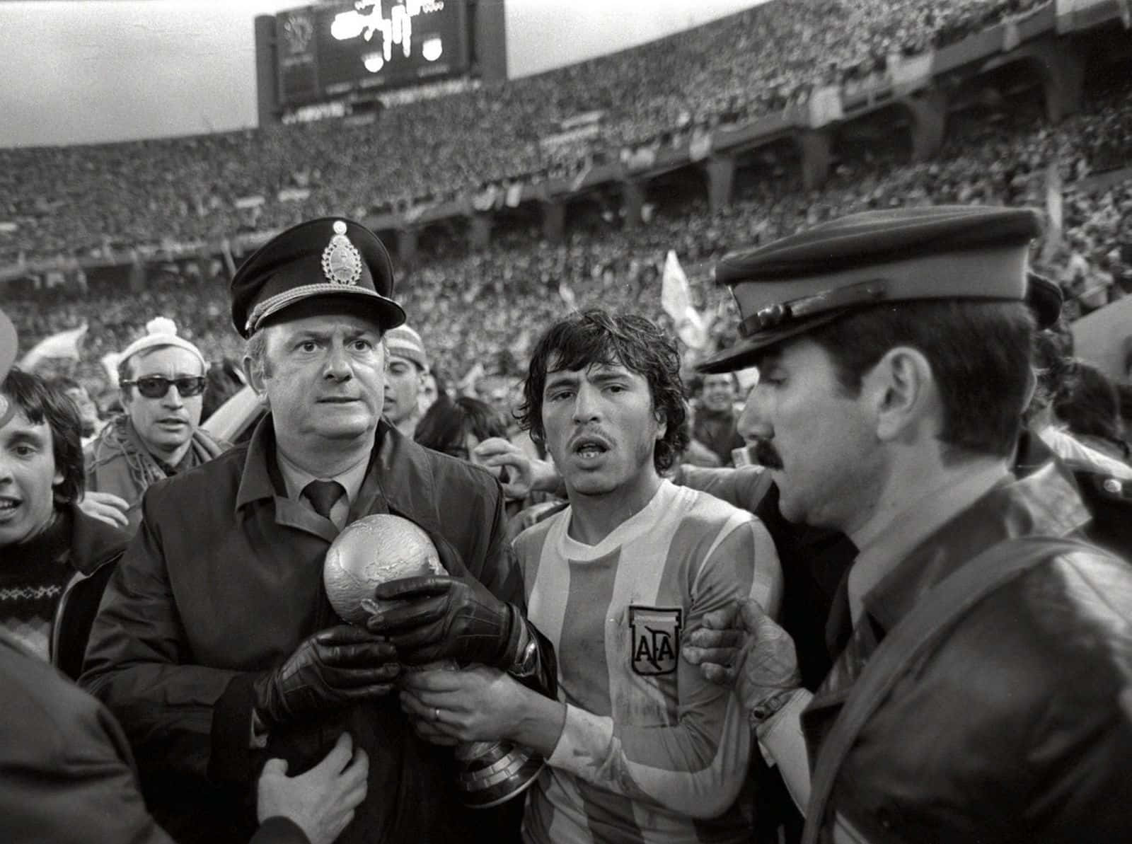 Daniel Passarella, 1978 World Cup Championship, black and white photo, HD Desktop Wallpaper