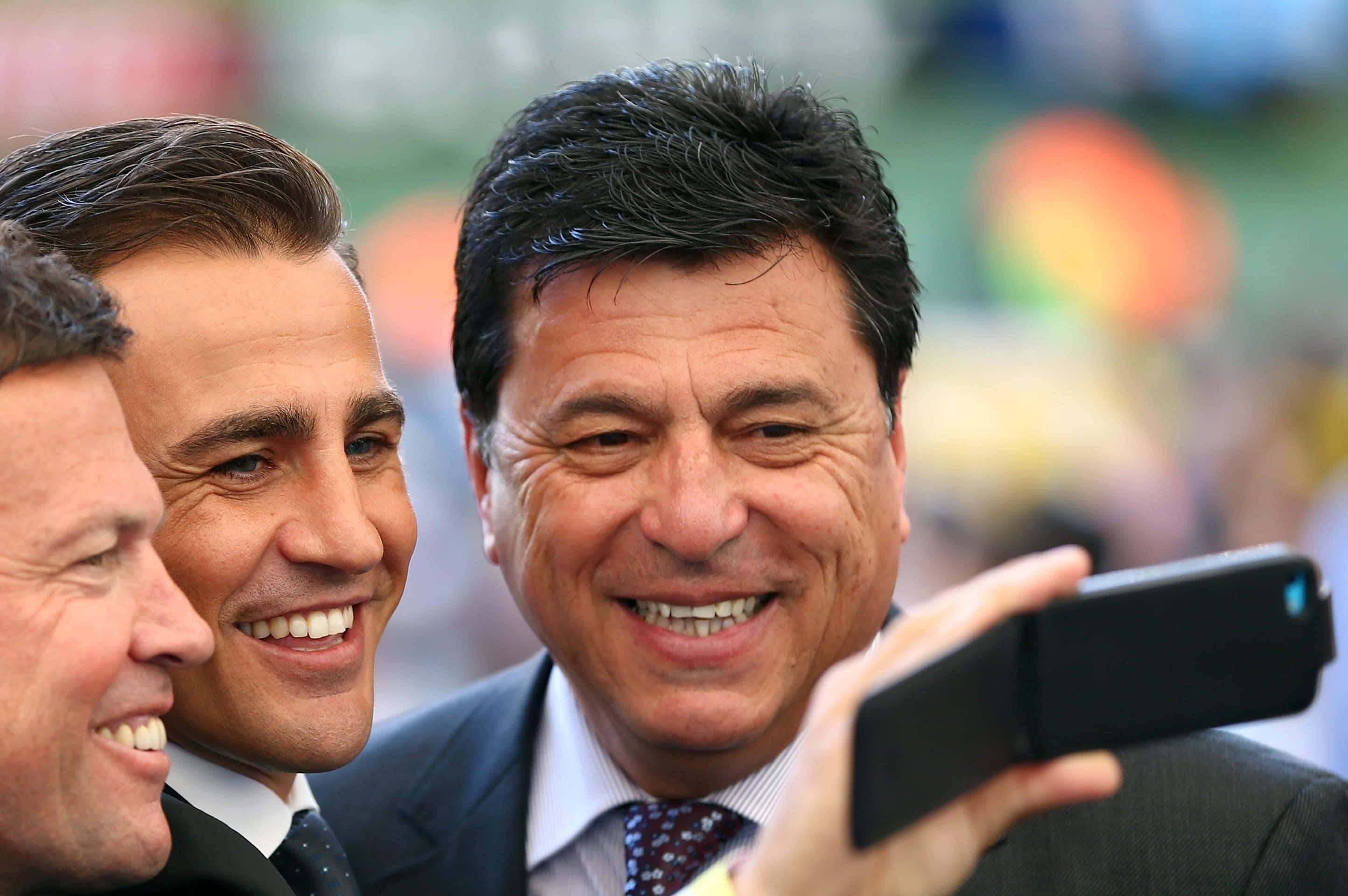 Daniel Passarella, selfie, smartphone, 2K Desktop Wallpaper