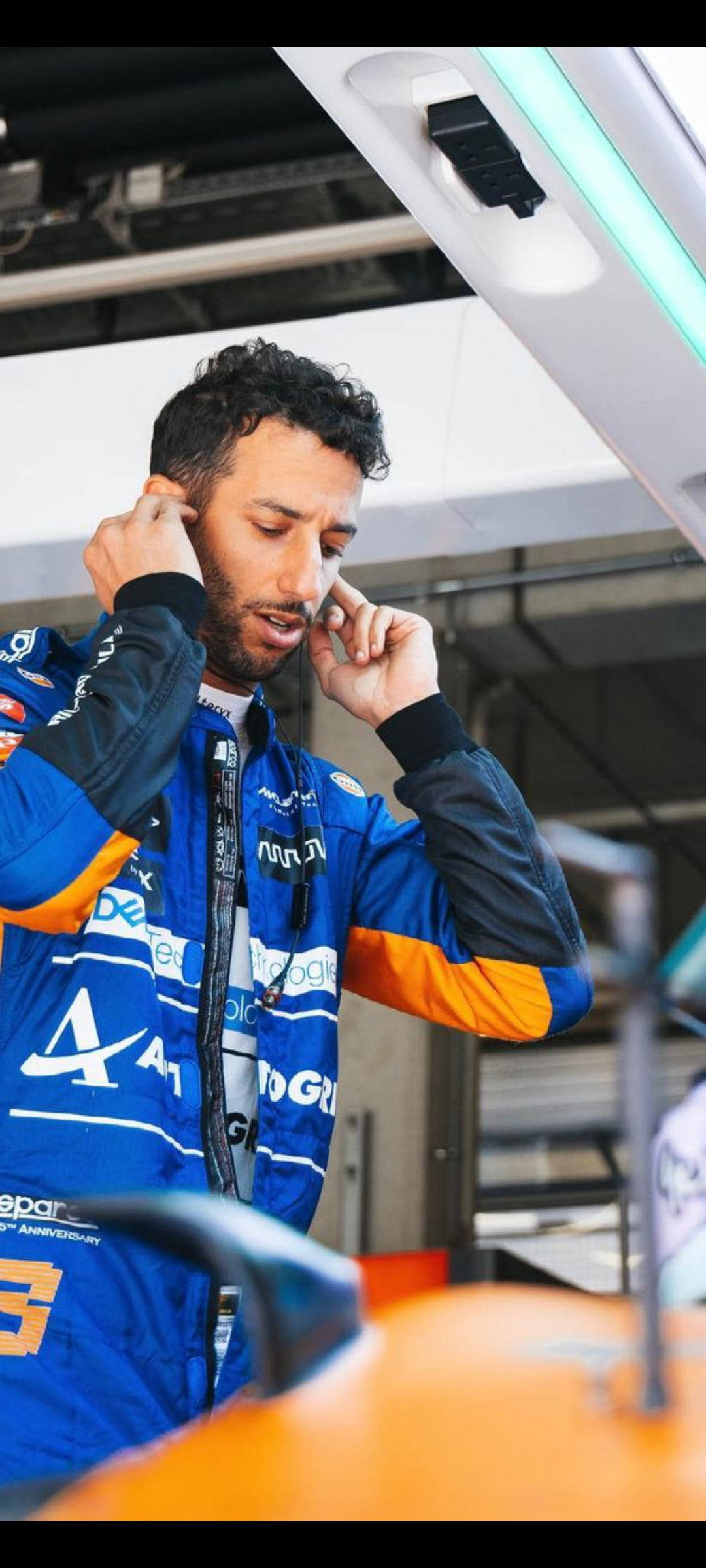 Daniel Ricciardo, blue and orange team jacket, earpiece, Full HD Phone Wallpaper