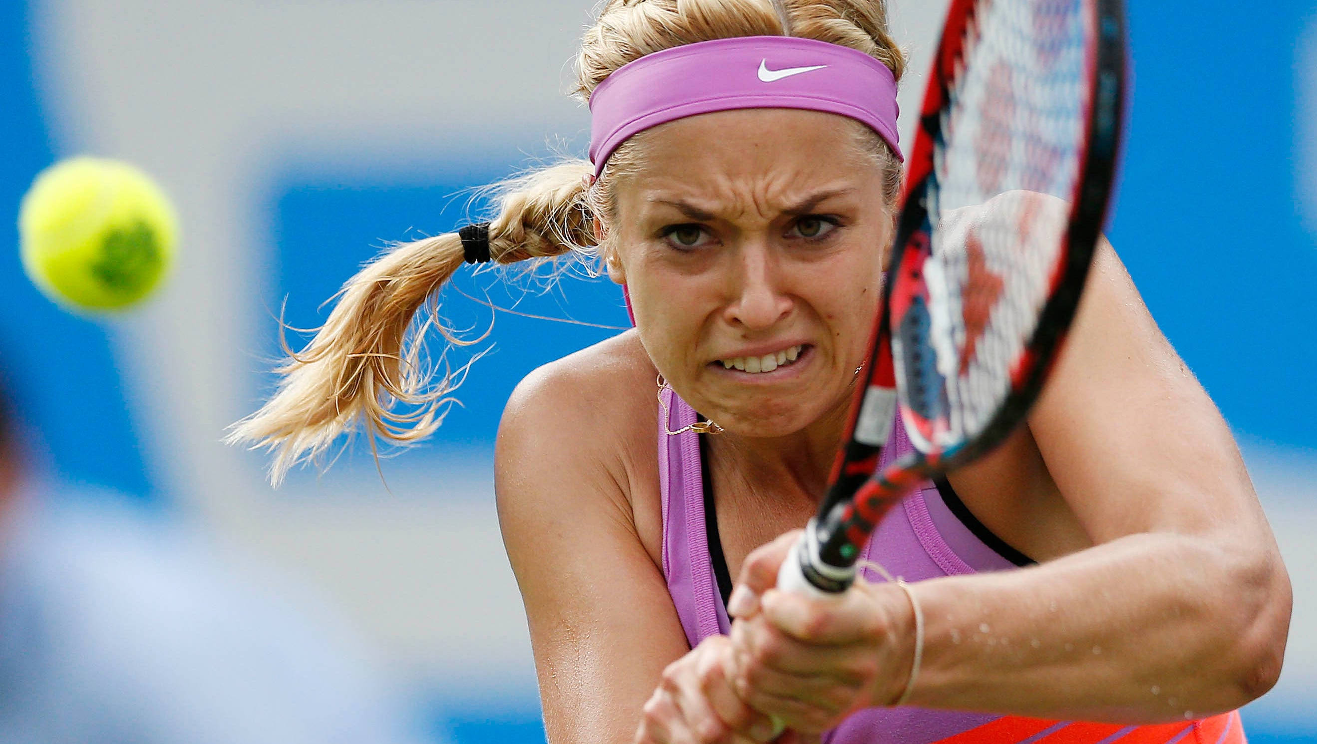 Daniela Hantuchova, purple outfit, yellow ball, 2K Desktop Wallpaper